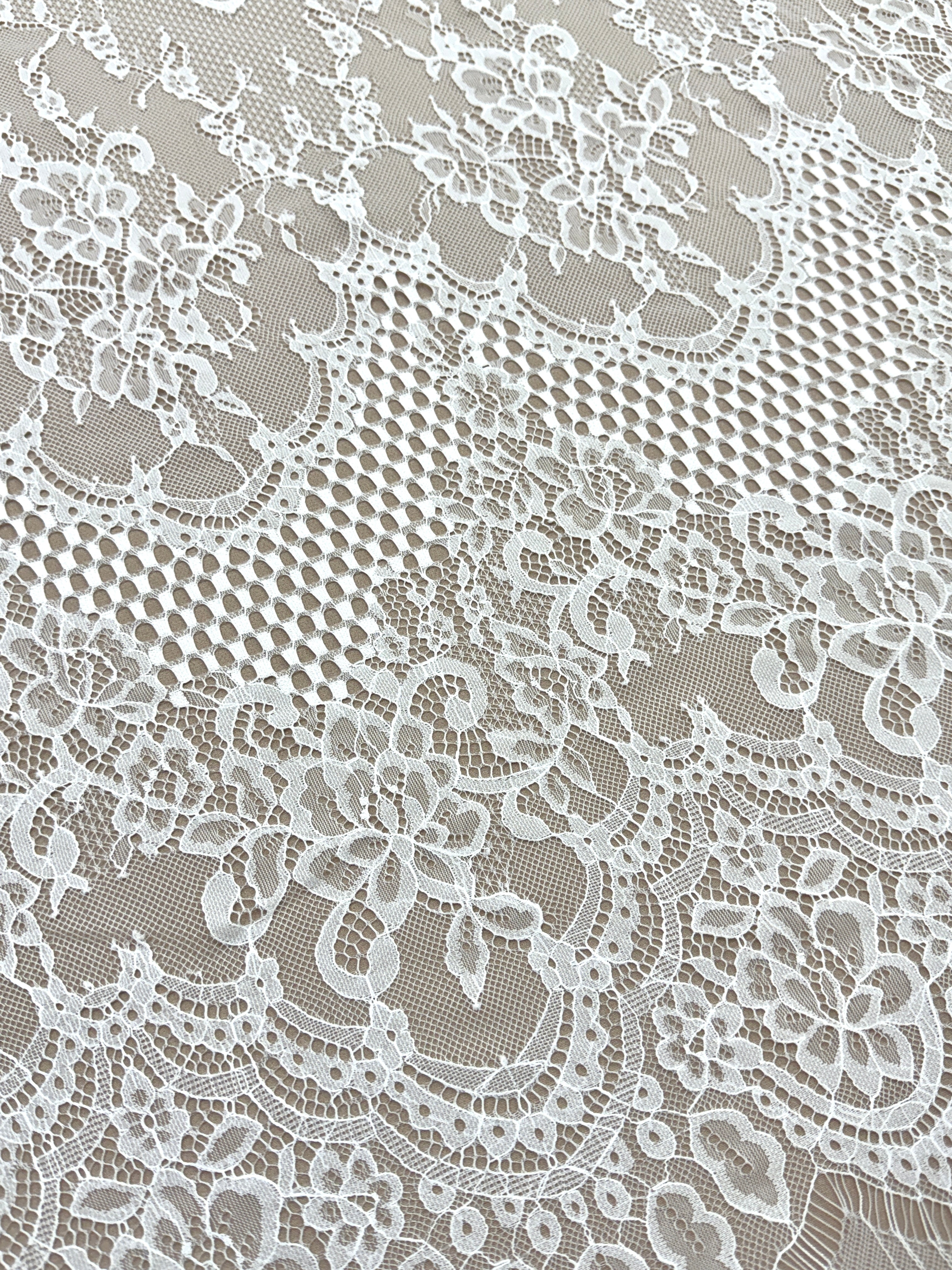 Csipke Chantilly Ivory - 3 m darab