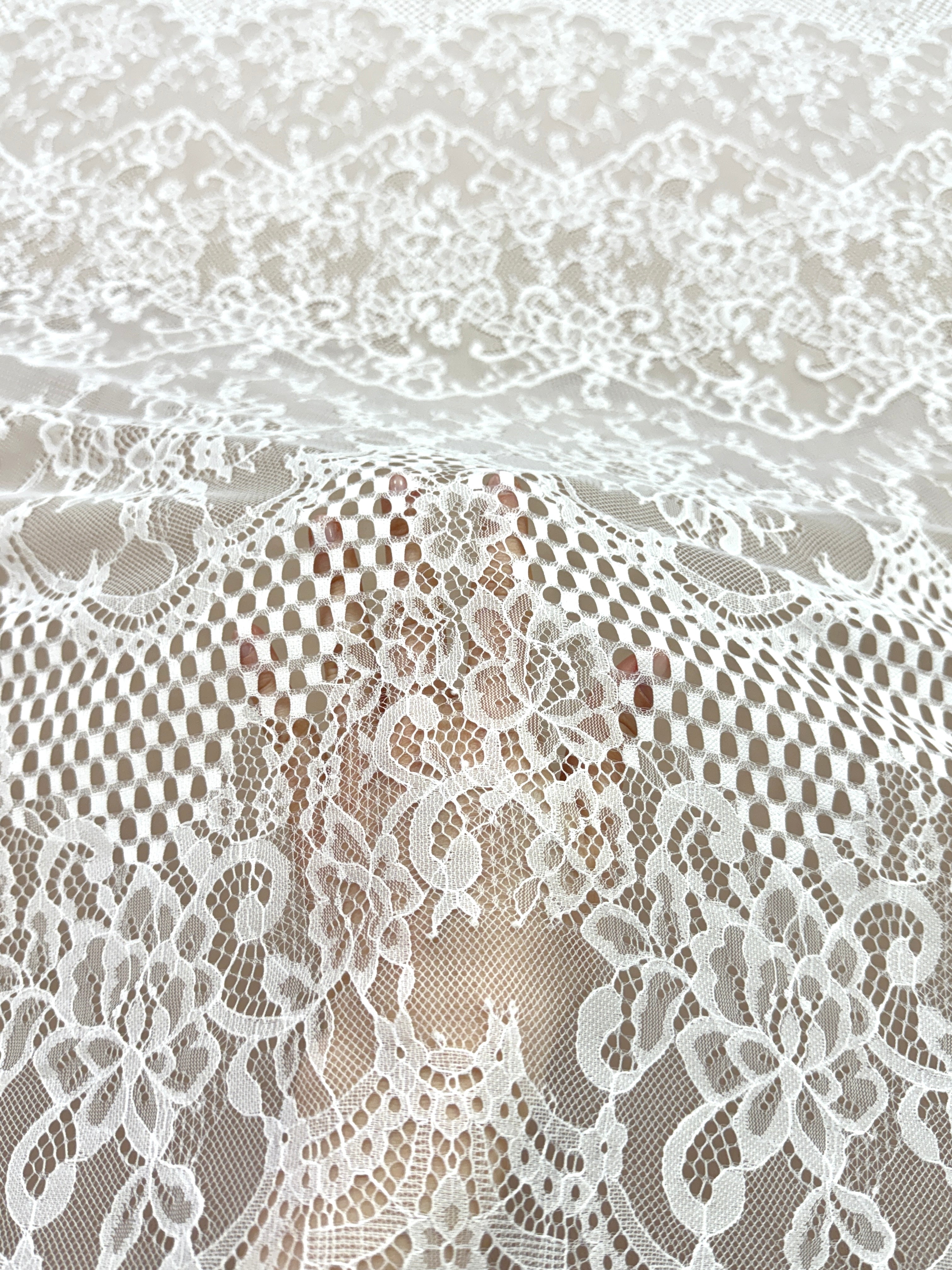 Csipke Chantilly Ivory - 3 m darab