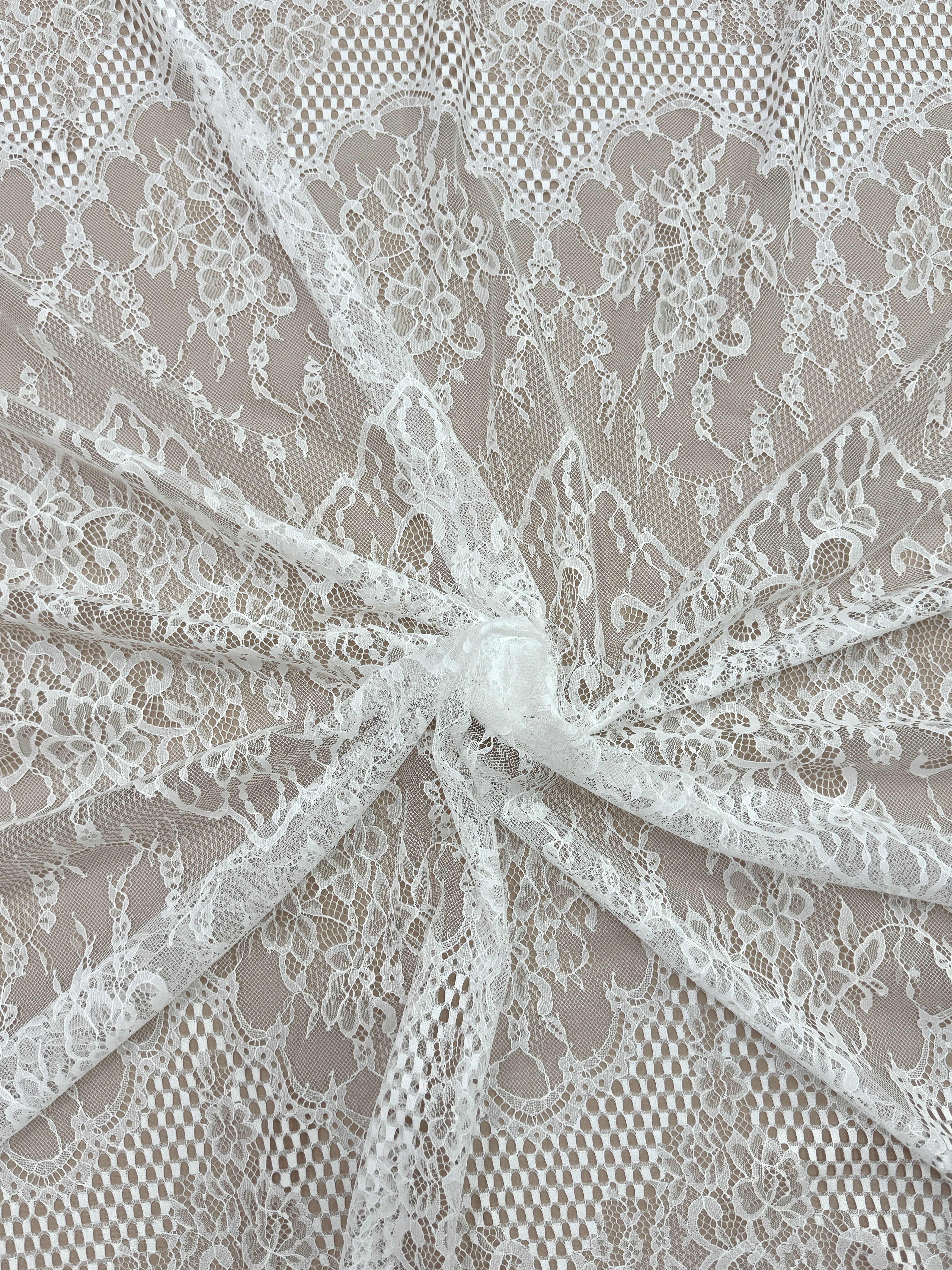 Csipke Chantilly Ivory - 3 m darab