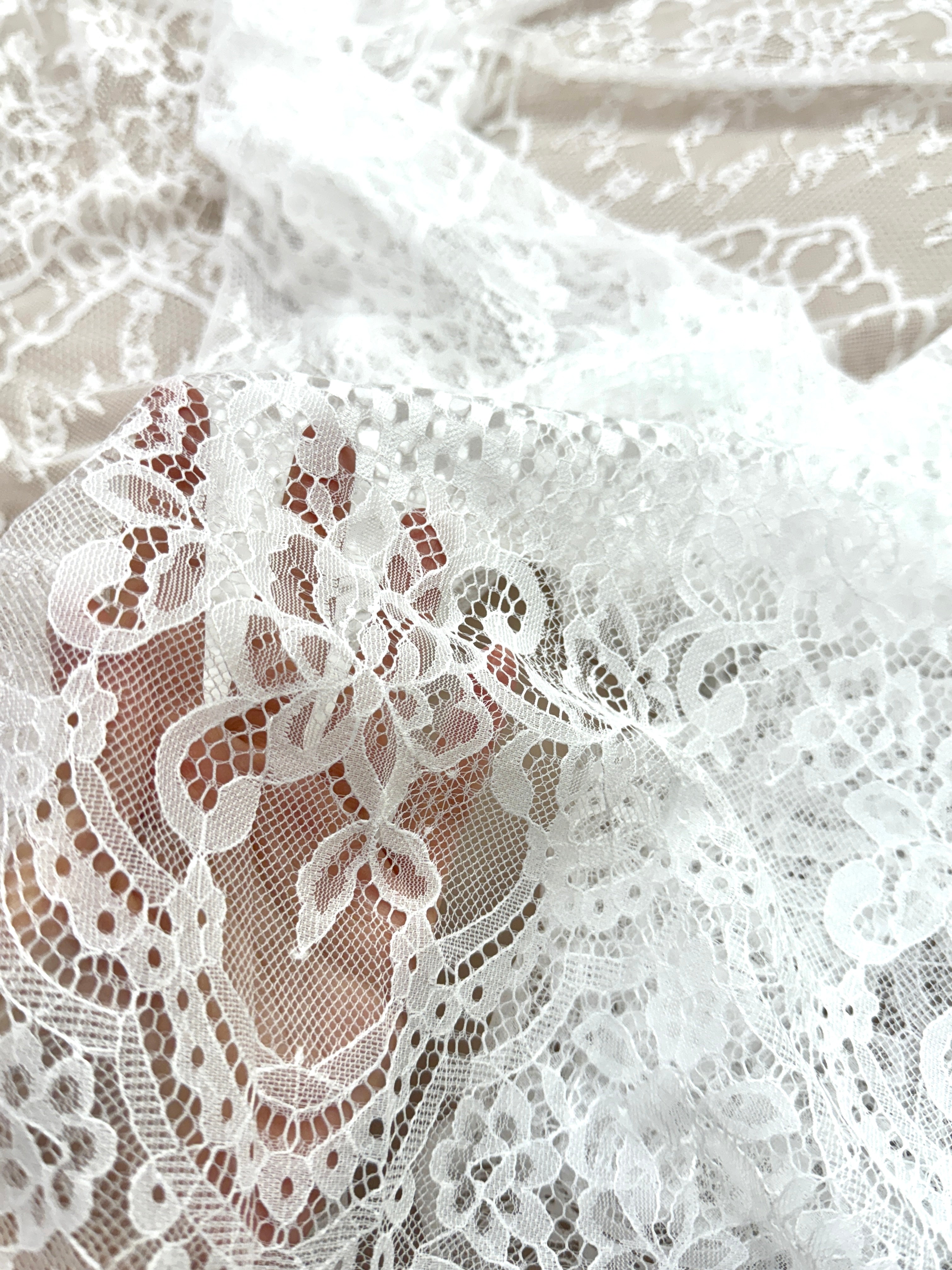 Csipke Chantilly Ivory - 3 m darab