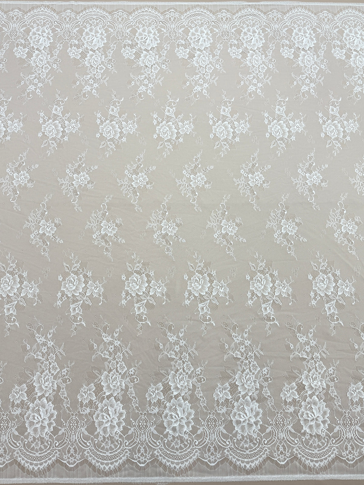 Csipke Chantilly elefántcsont - kupon 3 m