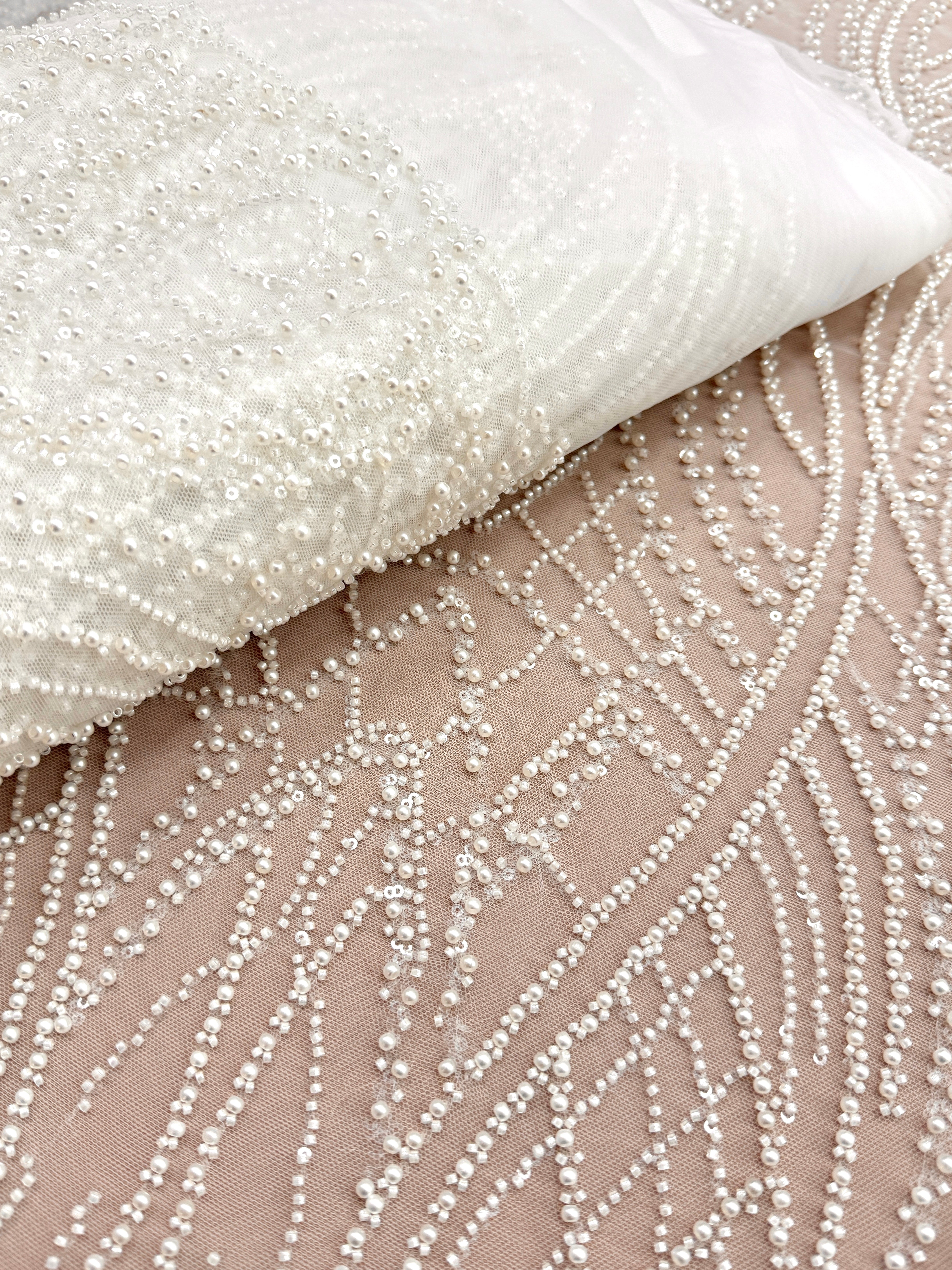 Csipke Couture Ivory gyöngyökkel, díszgyöngyökkel és flitterekkel