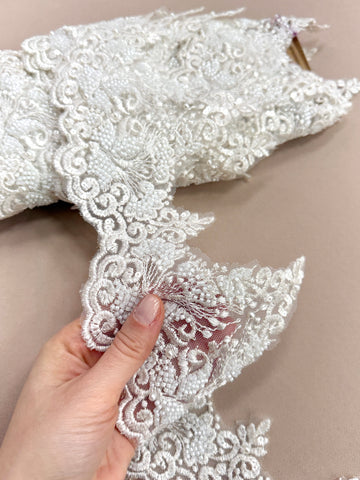 Dantela Bordura cu Perle, Margele si Paiete