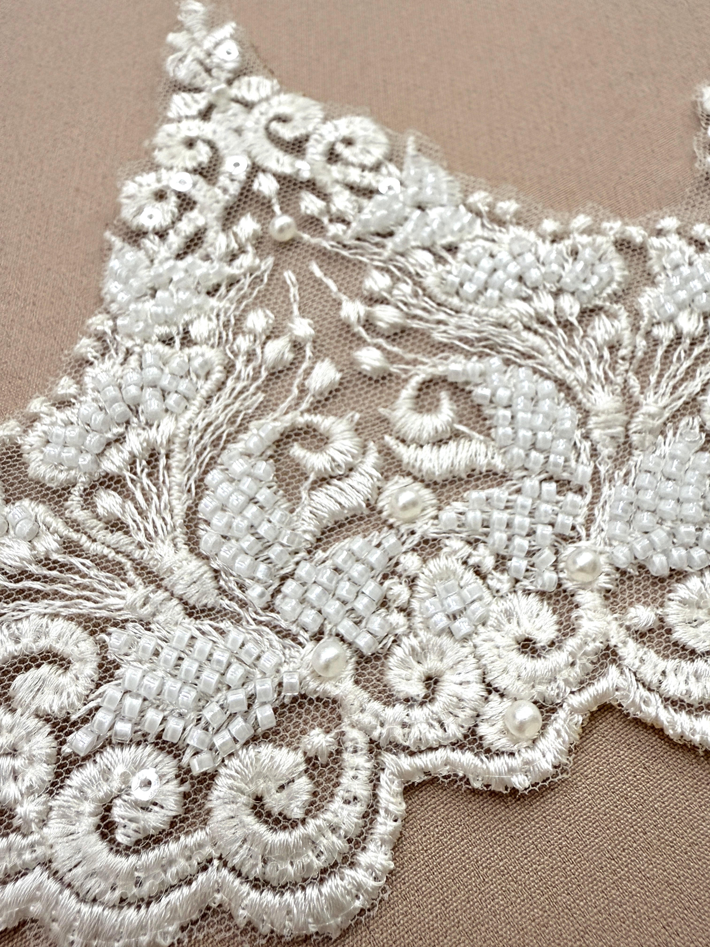 Dantela Bordura cu Perle, Margele si Paiete