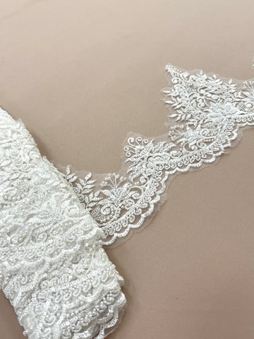 Dantela Bordura cu Perle, Margele si Paiete