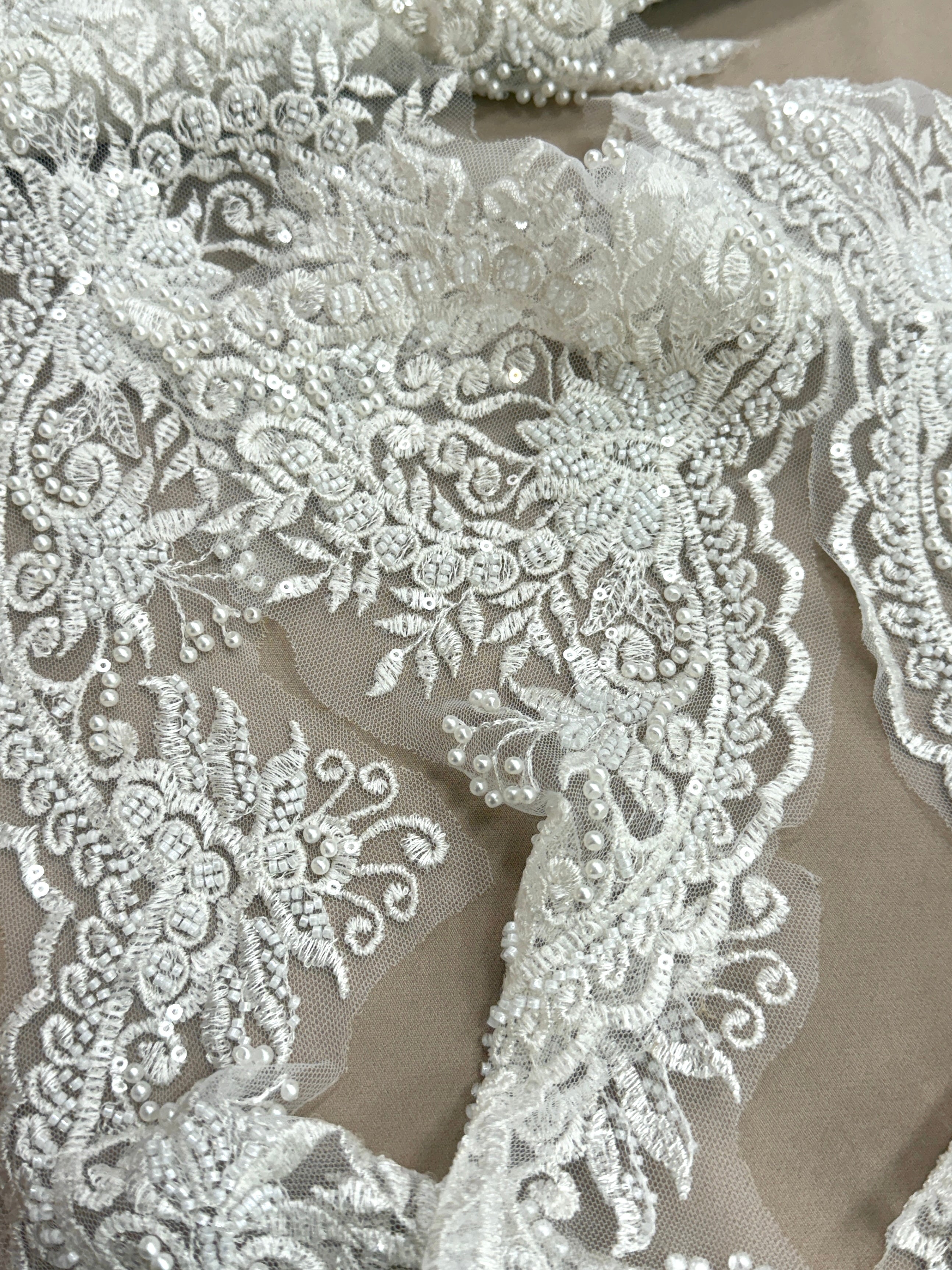 Dantela Bordura cu Perle, Margele si Paiete