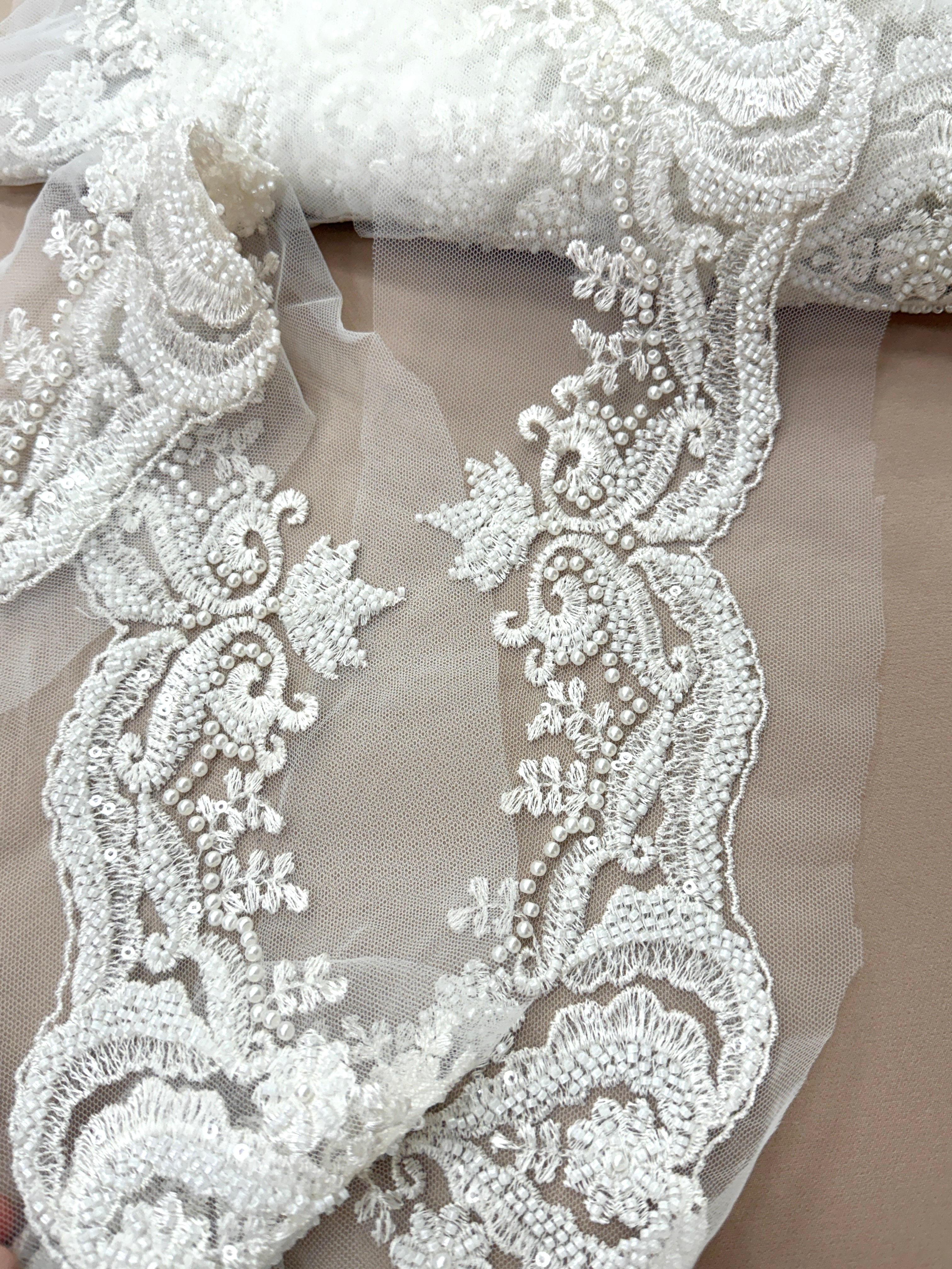 Dantela Bordura cu Perle, Margele si Paiete