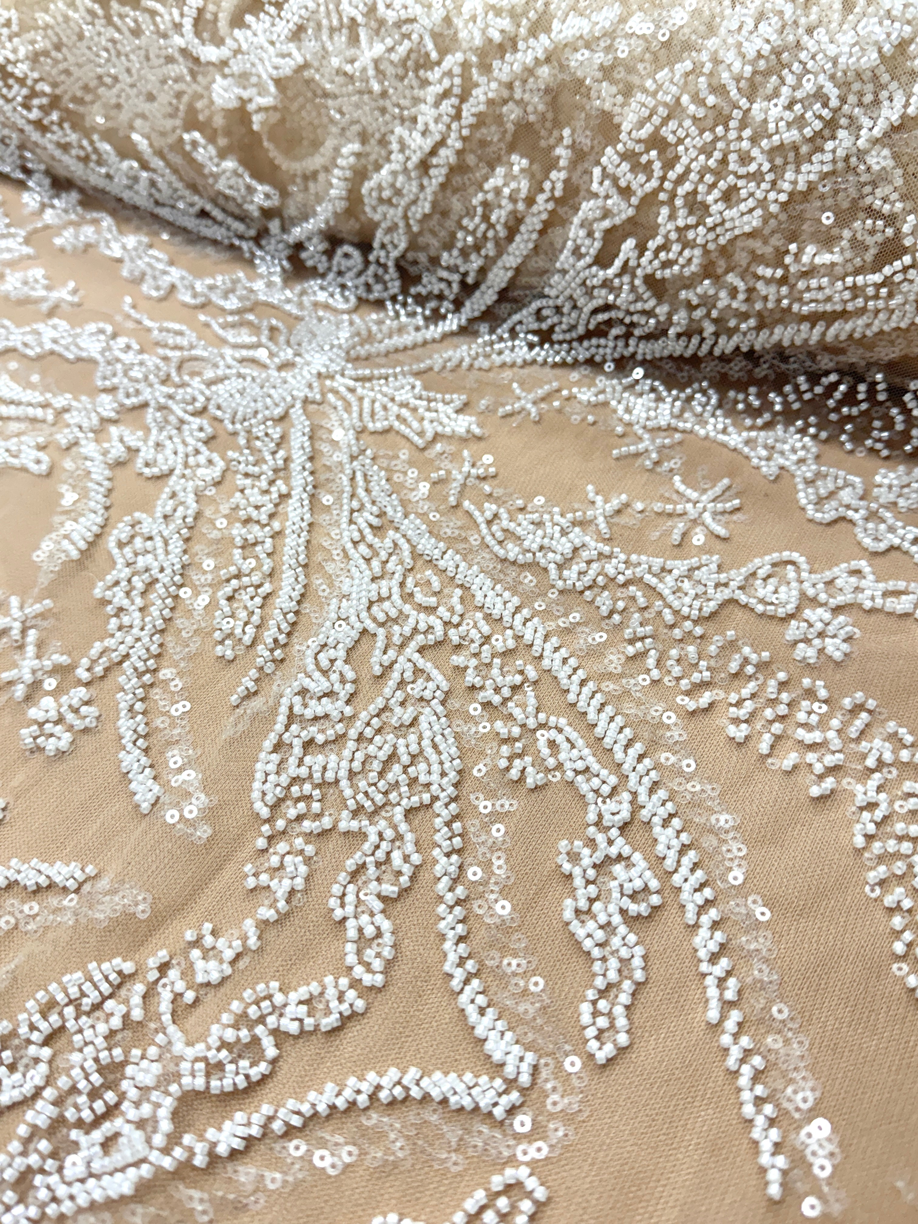 Dantela Couture Ivory pe Tulle Nude cu Model Floral, cu Margele si Paiete