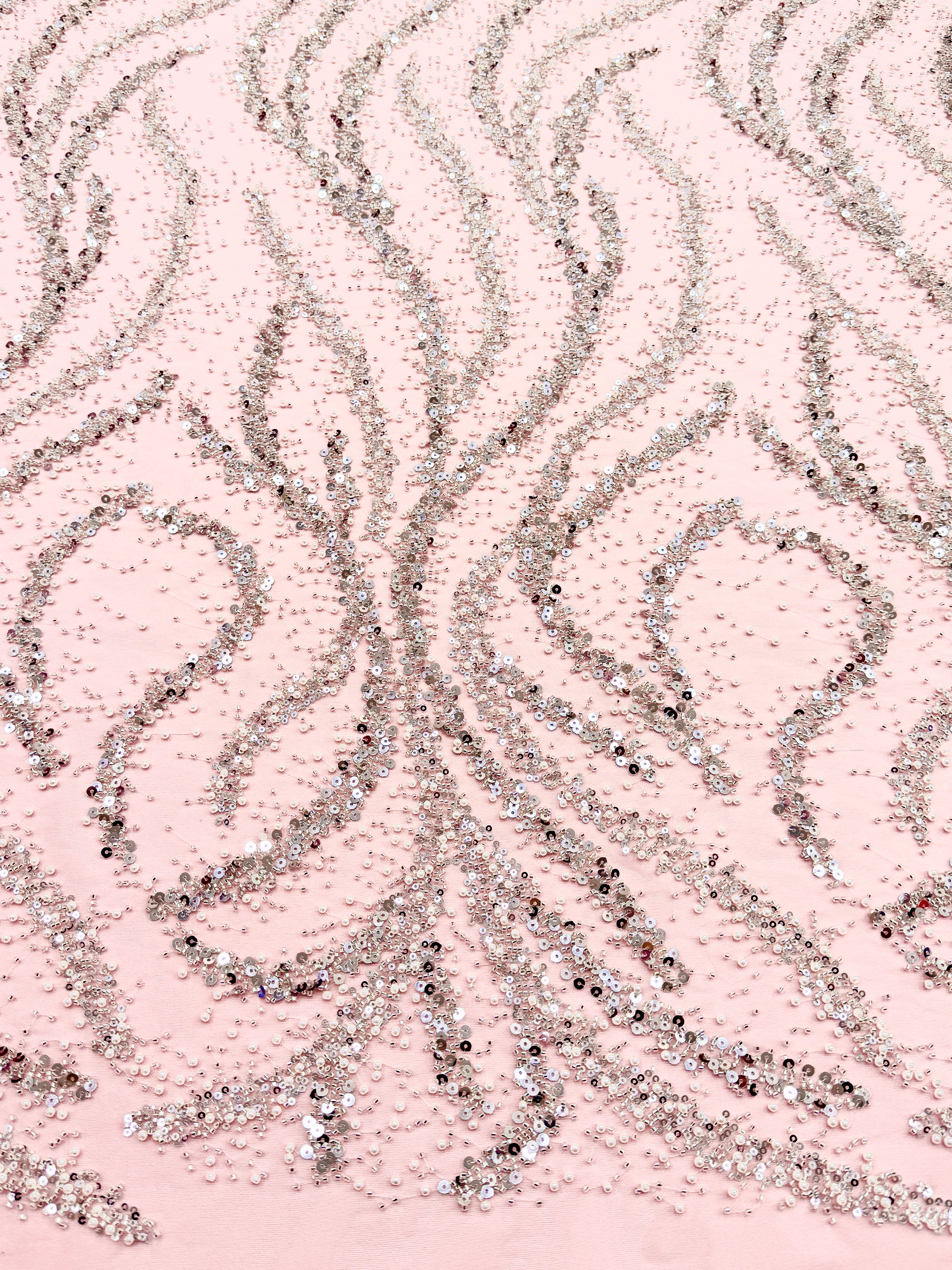 Couture Ezüstös Csipke Rózsaszín Tüllön, Gyöngyökkel, Gyöngyszemekkel és Flitterekkel
