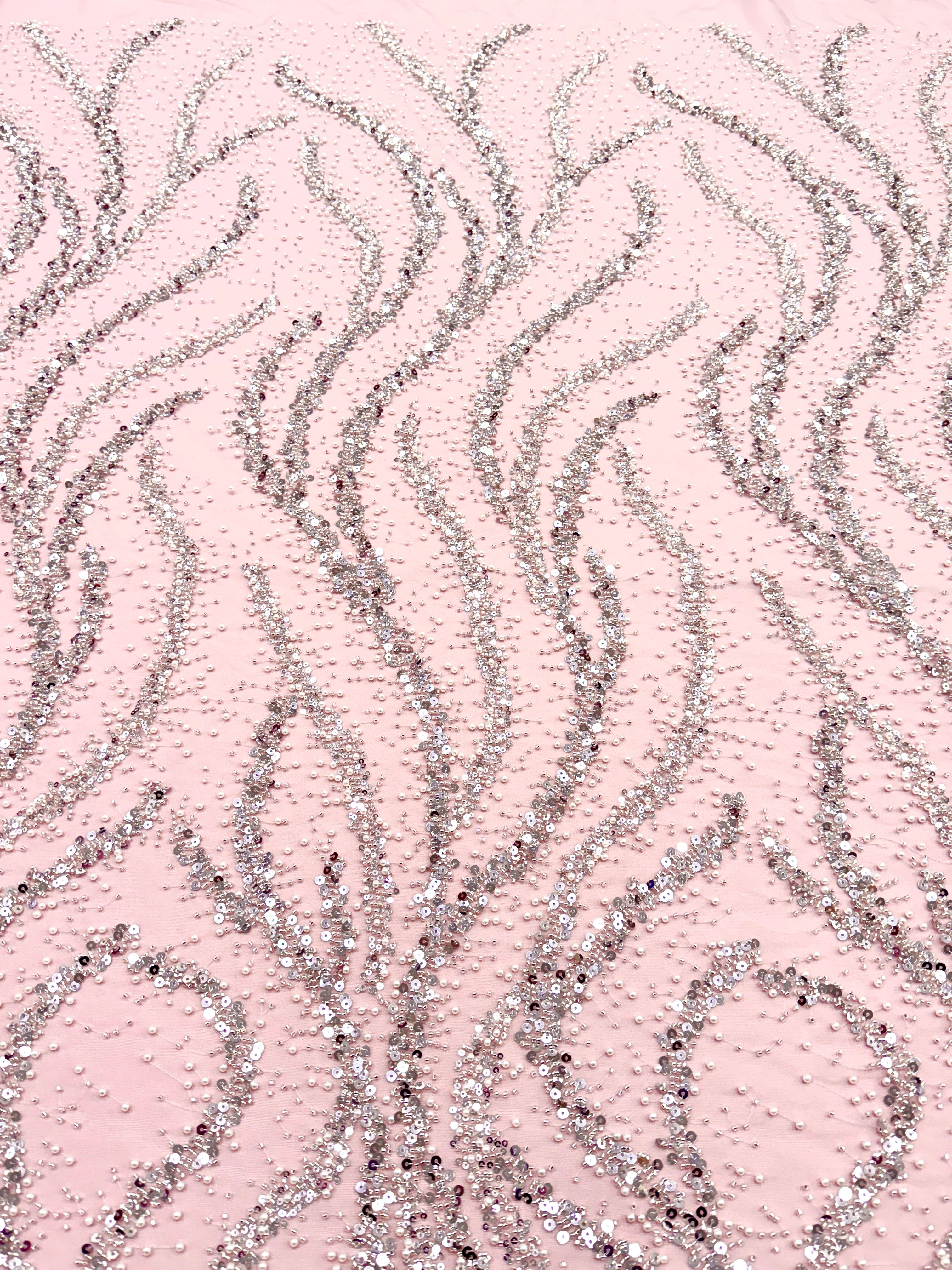 Couture Ezüstös Csipke Rózsaszín Tüllön, Gyöngyökkel, Gyöngyszemekkel és Flitterekkel