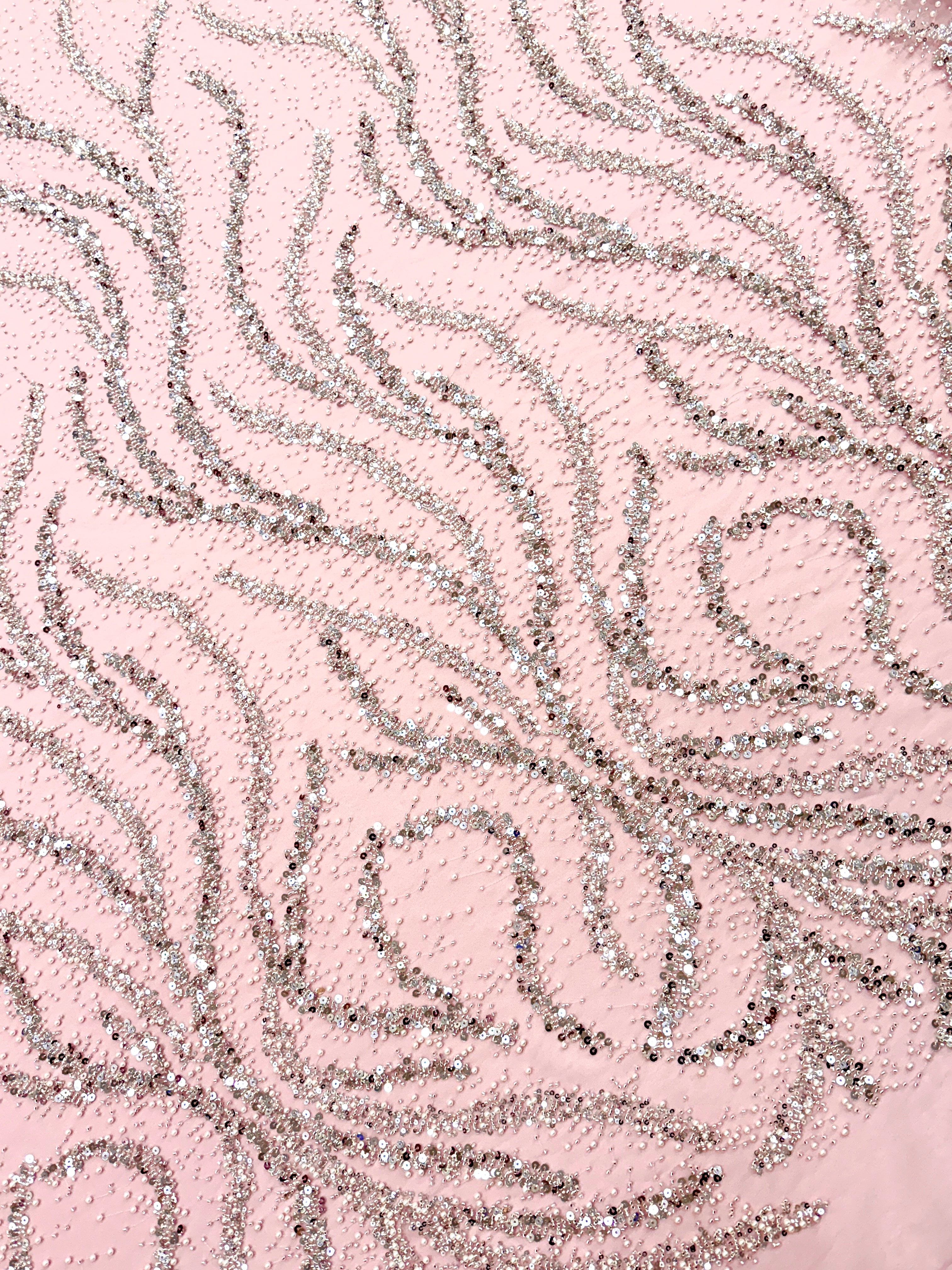 Couture Ezüstös Csipke Rózsaszín Tüllön, Gyöngyökkel, Gyöngyszemekkel és Flitterekkel