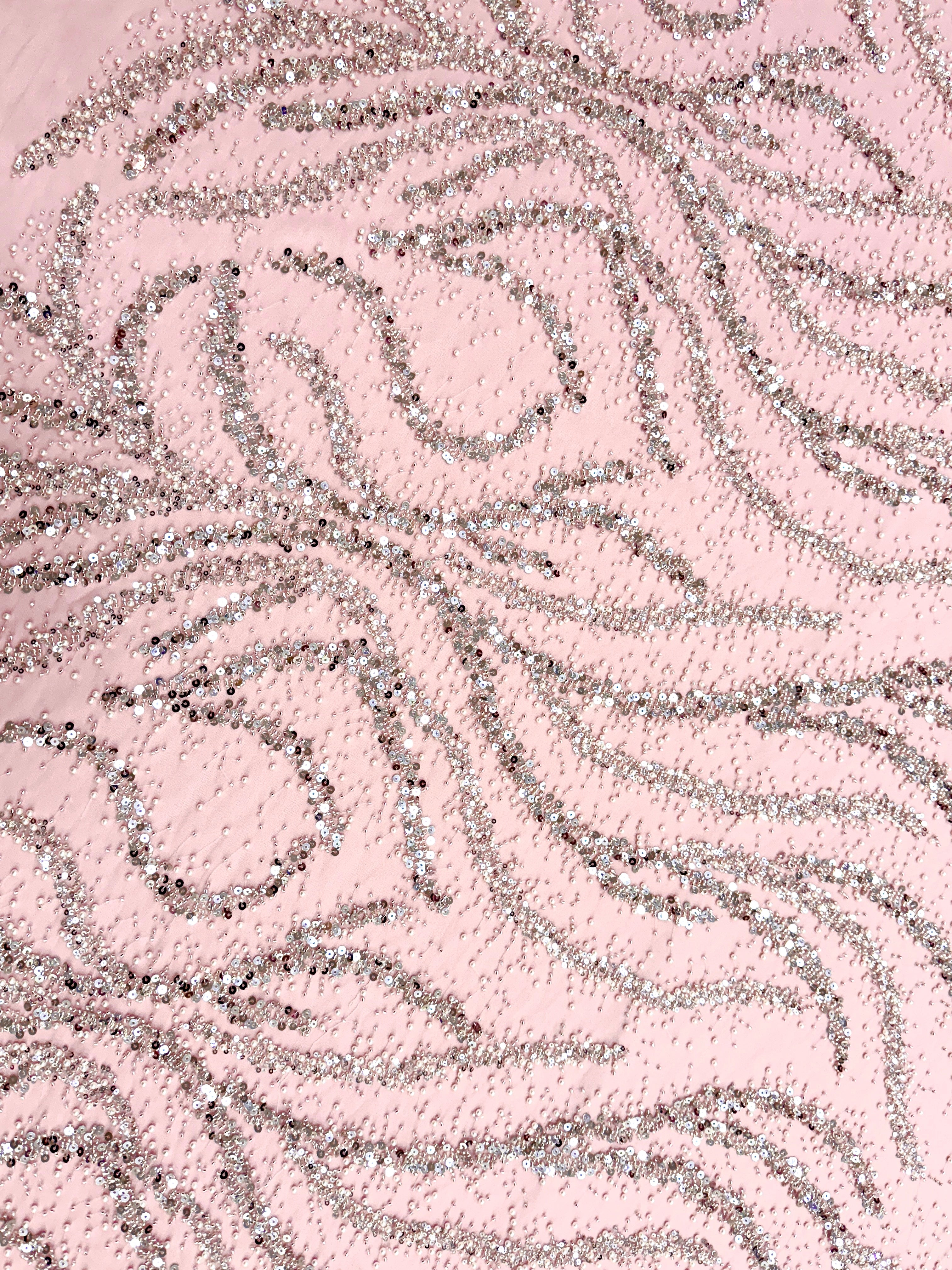 Couture Ezüstös Csipke Rózsaszín Tüllön, Gyöngyökkel, Gyöngyszemekkel és Flitterekkel