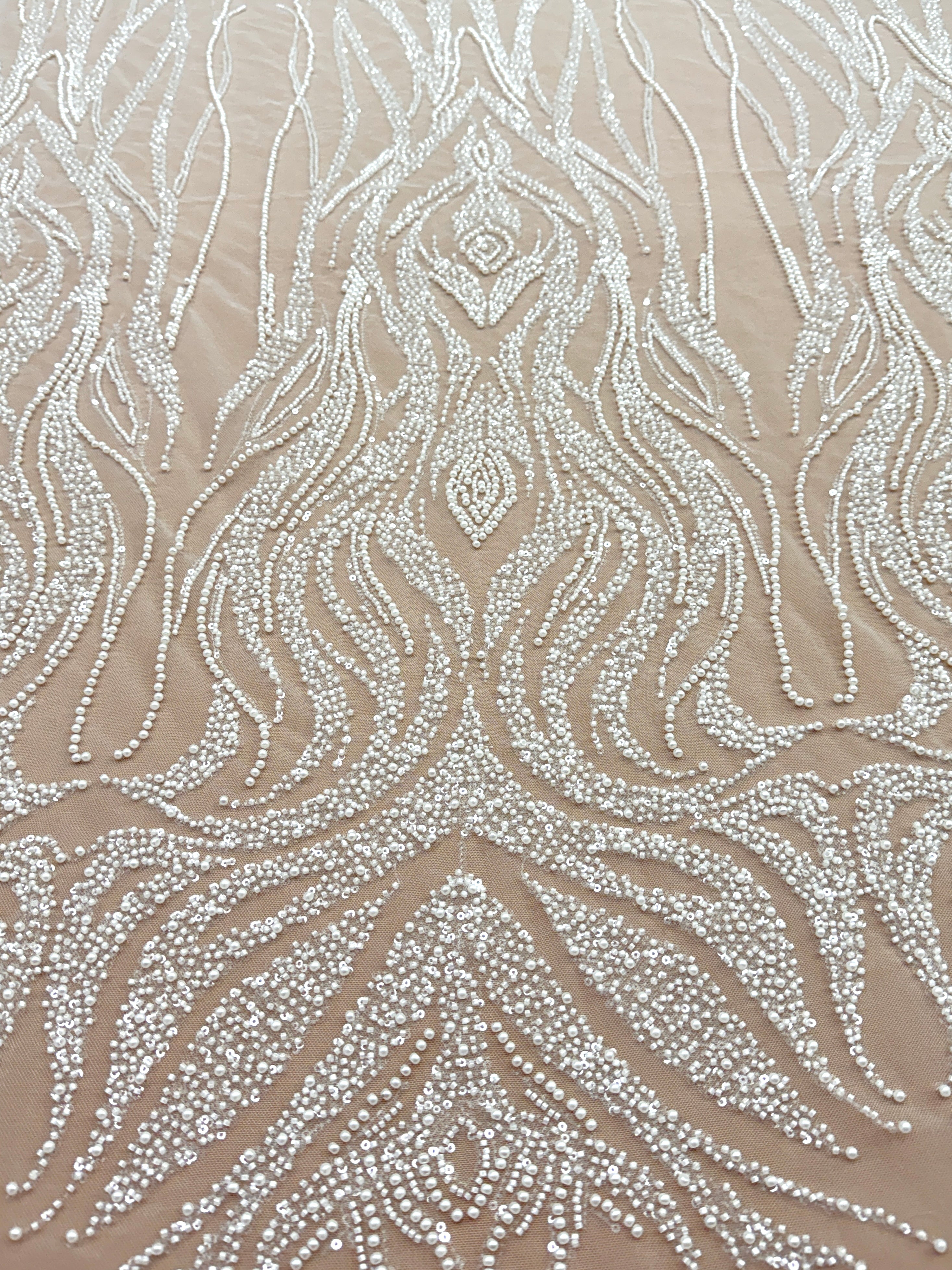 Dantela Ivory cu Model Geometric, cu Perle, Margele si Paiete