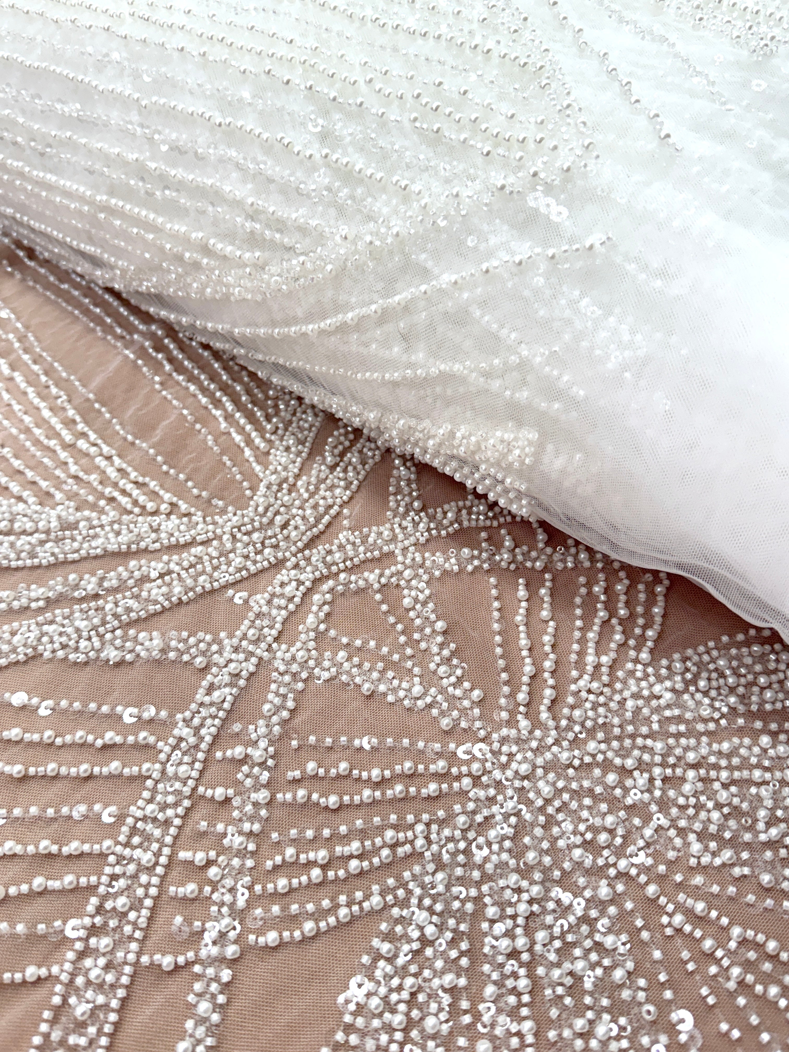 Dantela Ivory cu Model Geometric, cu Perle, Margele si Paiete