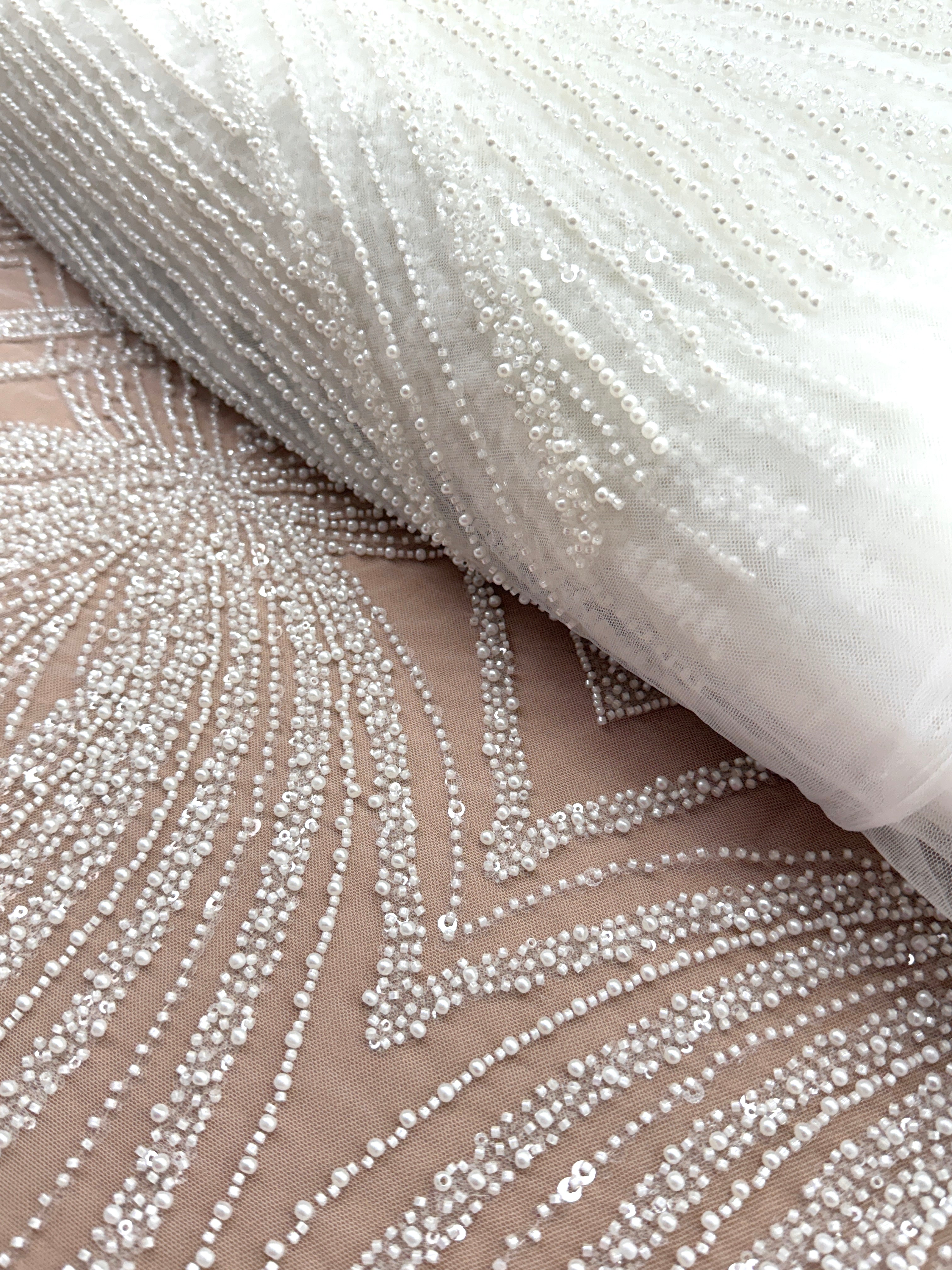 Dantela Ivory cu Model Geometric, cu Perle, Margele si Paiete