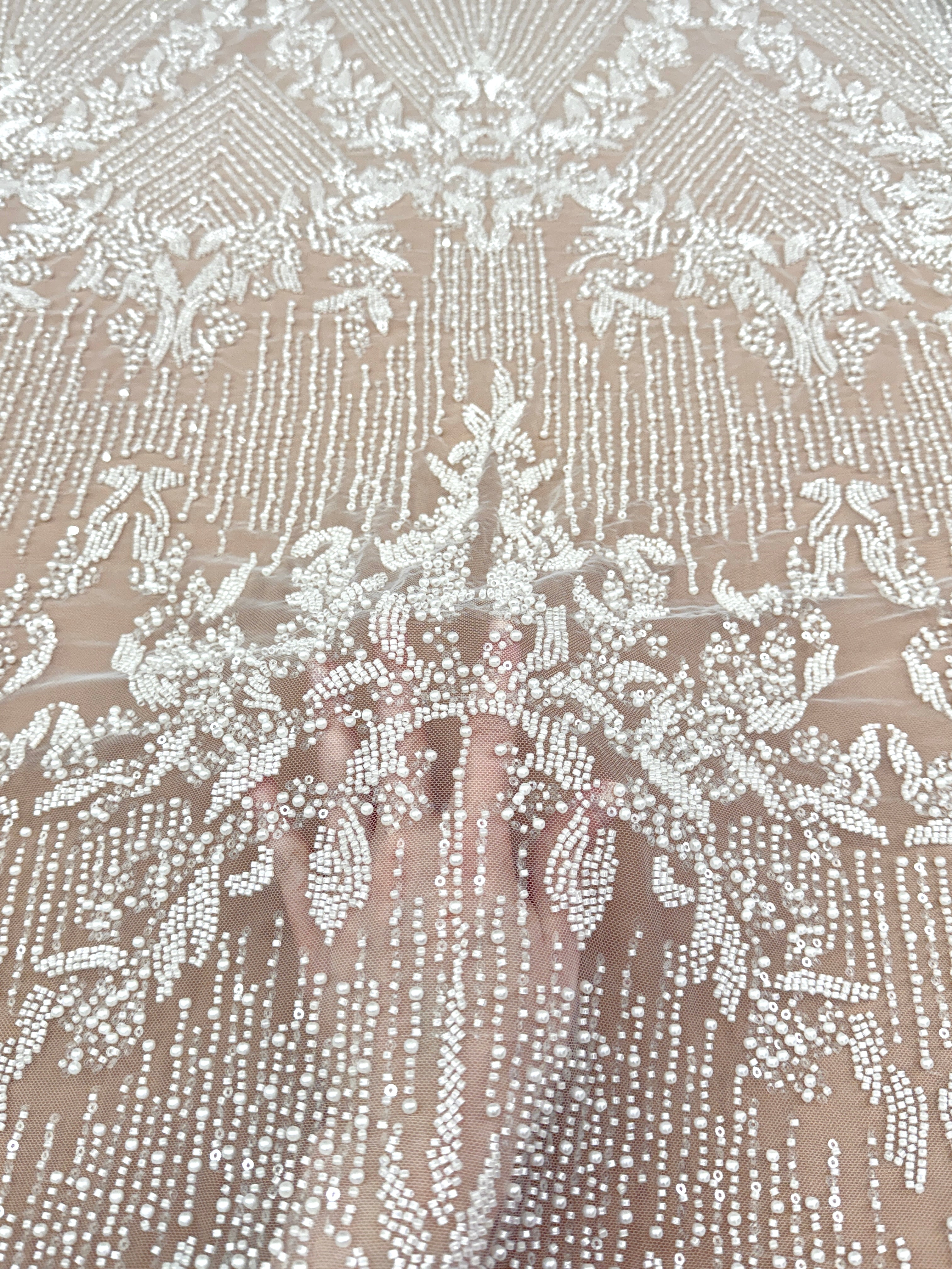 Dantela Ivory cu Model Geometric, cu Perle, Margele si Paiete