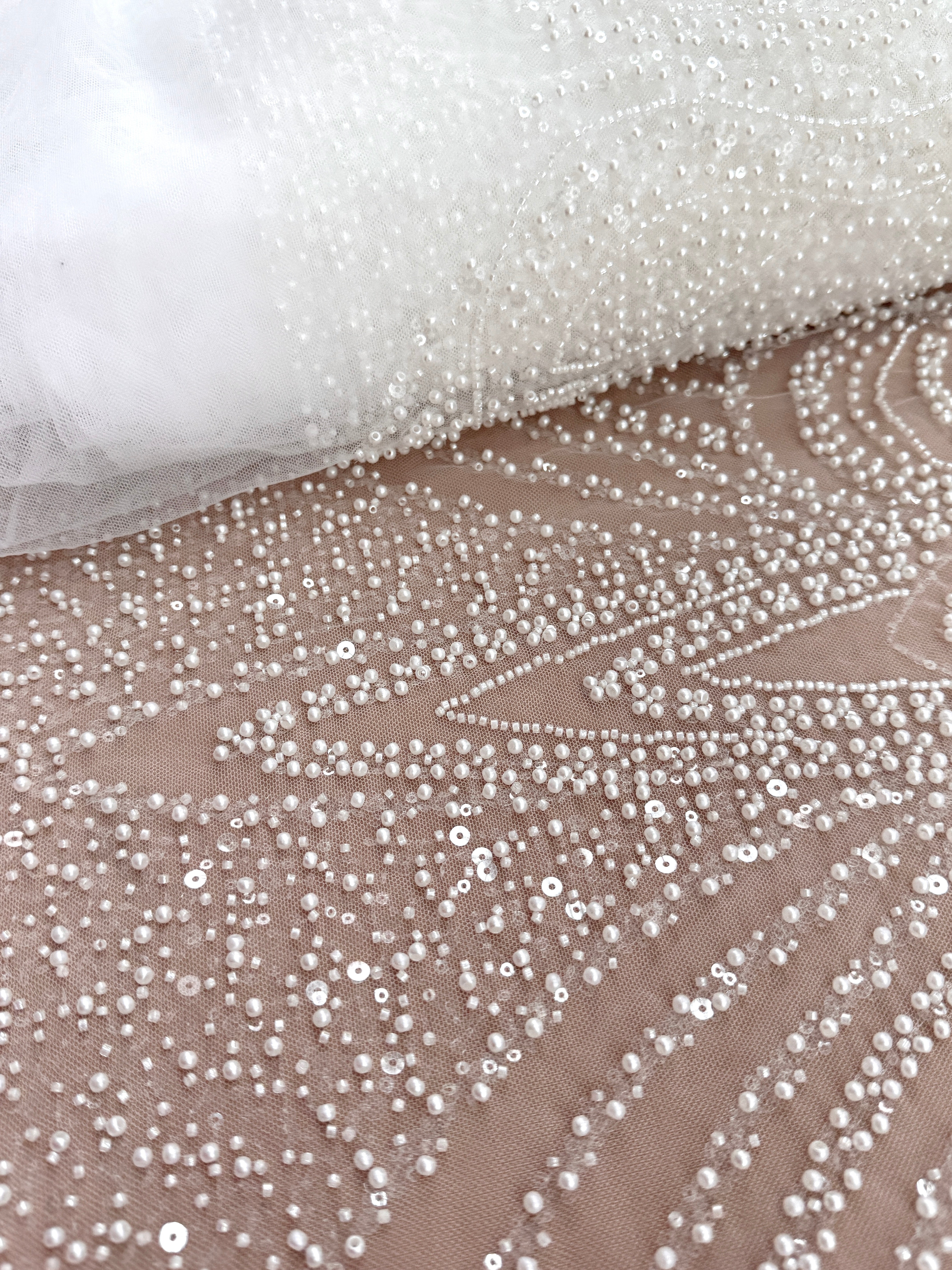 Dantela Ivory cu Model Geometric, cu Perle, Margele si Paiete