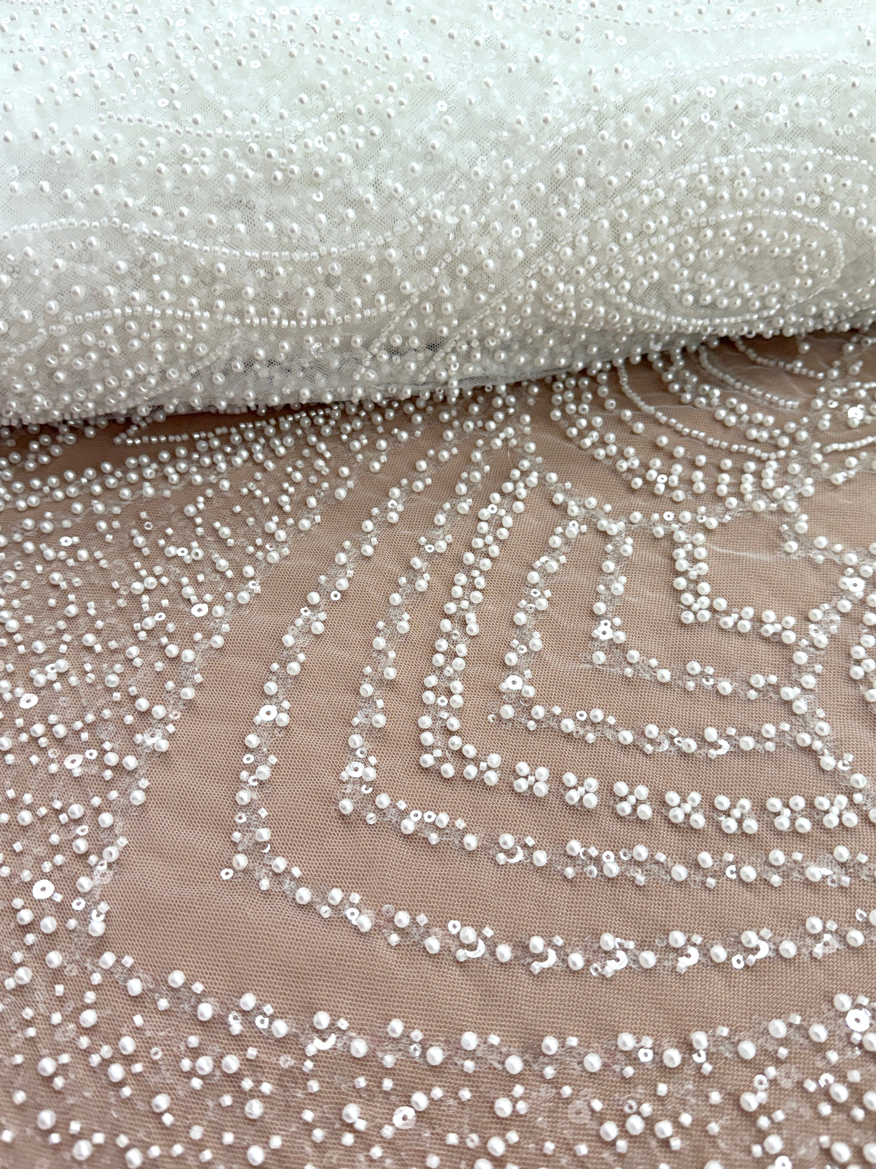 Dantela Ivory cu Model Geometric, cu Perle, Margele si Paiete