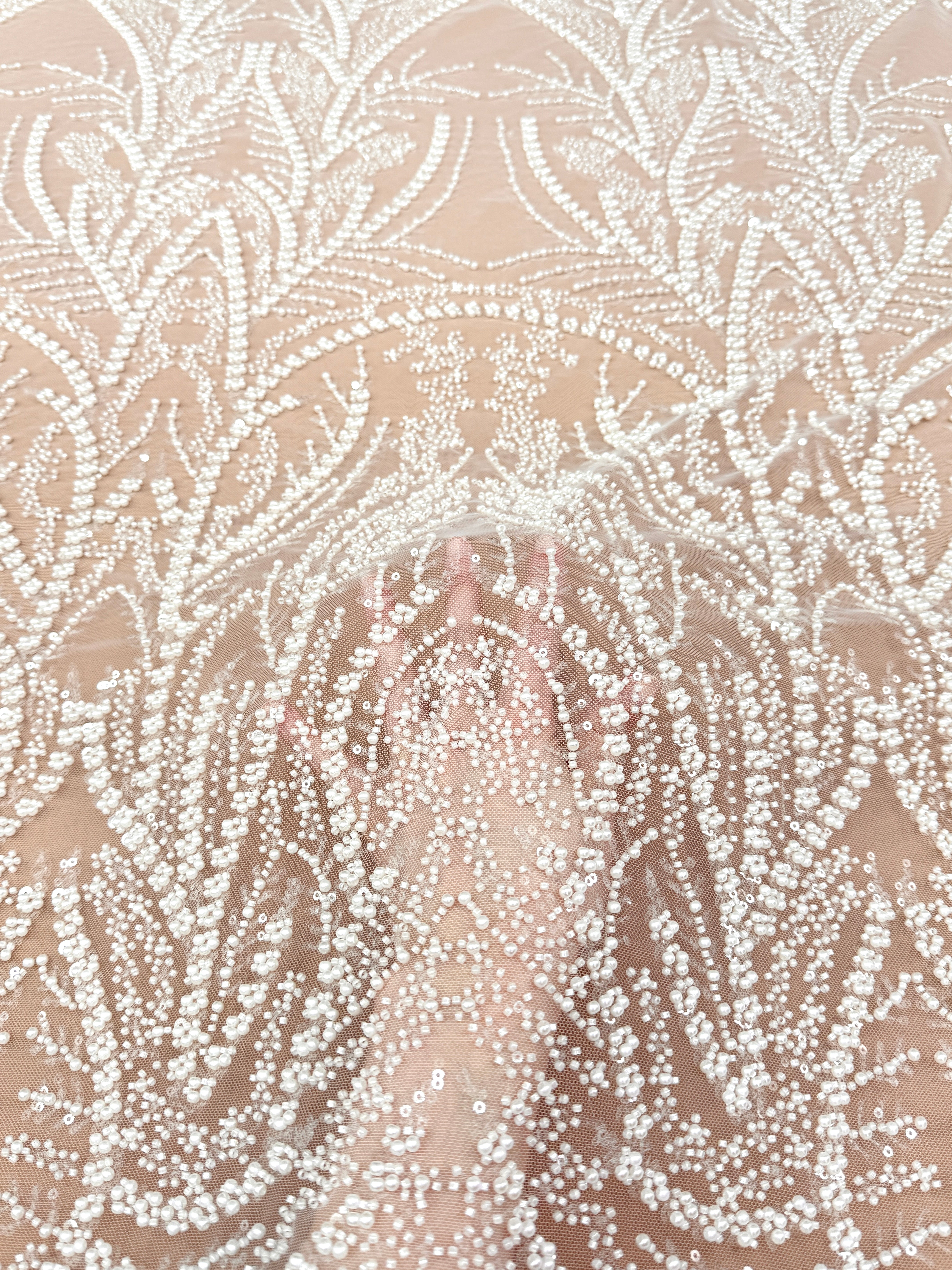 Dantela Ivory cu Model Geometric, cu Perle, Margele si Paiete