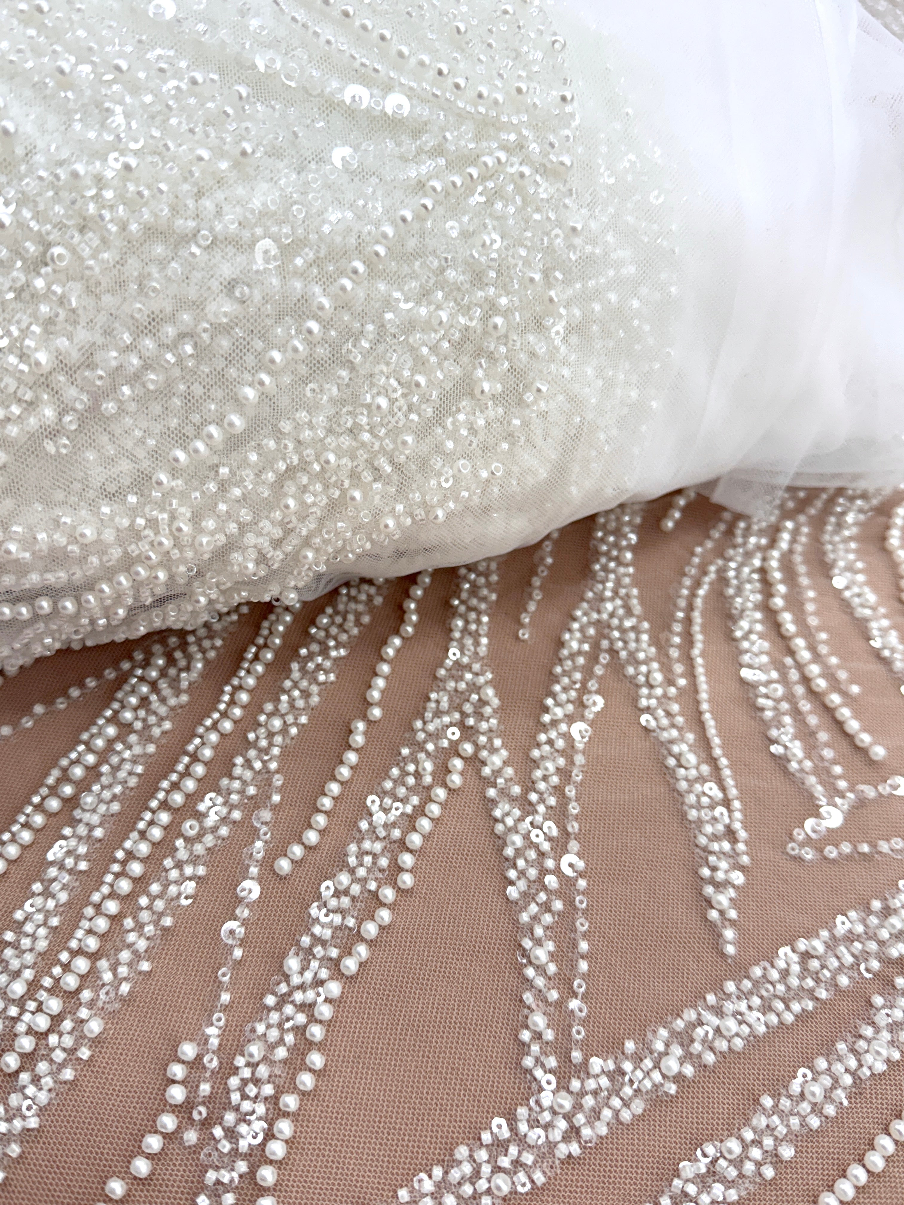 Dantela Ivory cu Model Geometric, cu Perle, Margele si Paiete