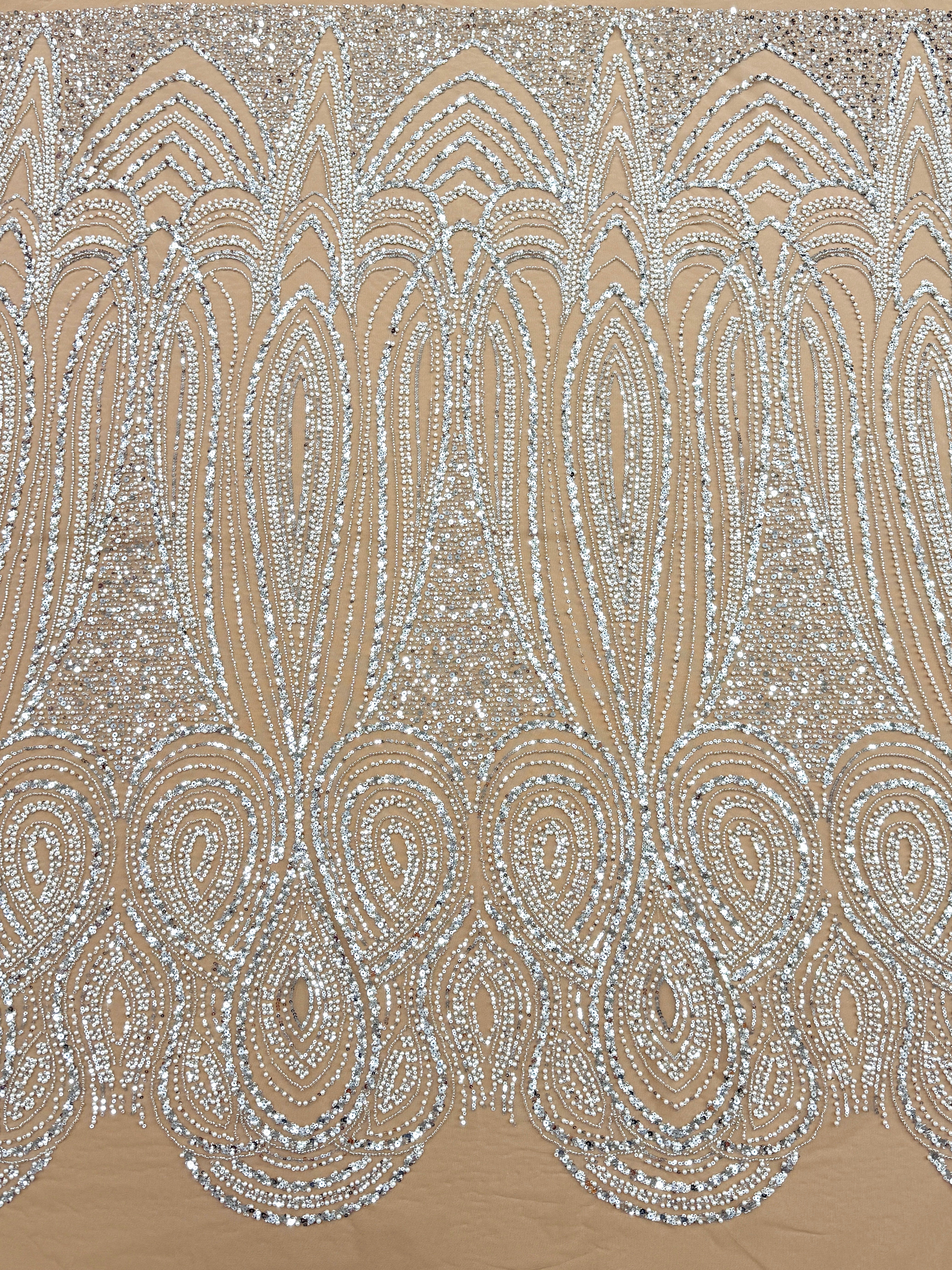 Dantela Couture Argintie pe Tulle Nude cu Model Geometric, cu Perle, Margele si Paiete