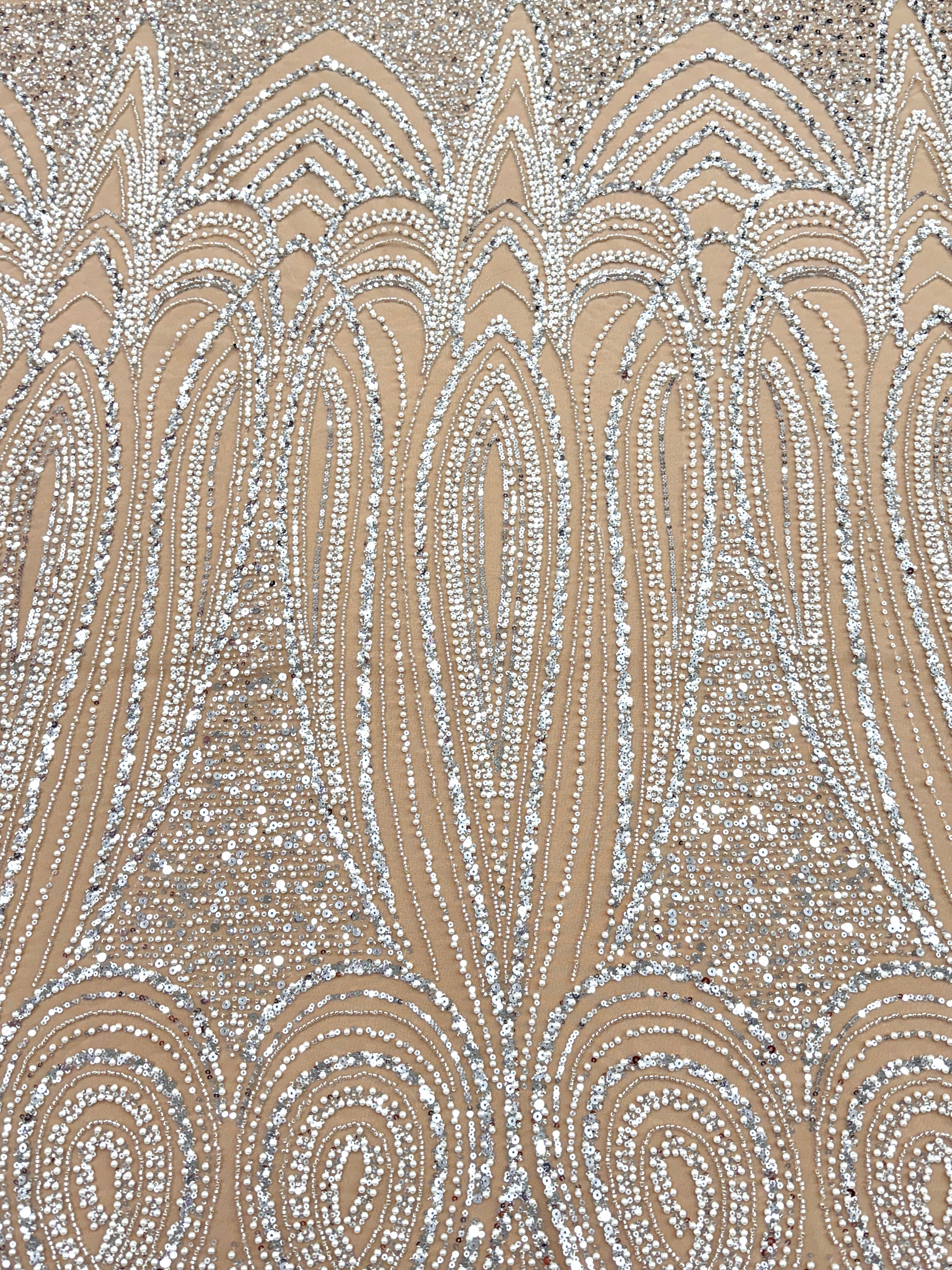 Dantela Couture Argintie pe Tulle Nude cu Model Geometric, cu Perle, Margele si Paiete