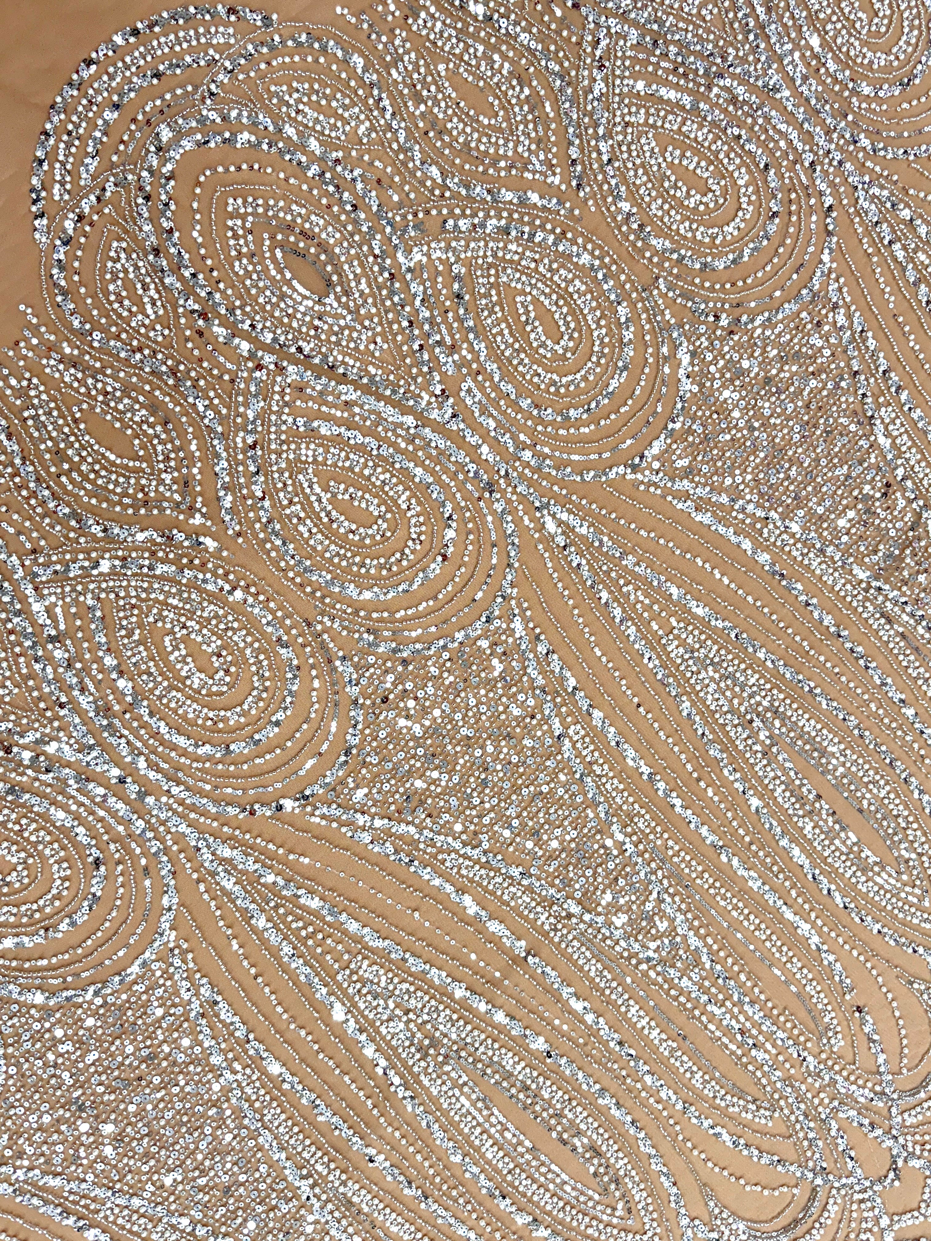 Dantela Couture Argintie pe Tulle Nude cu Model Geometric, cu Perle, Margele si Paiete
