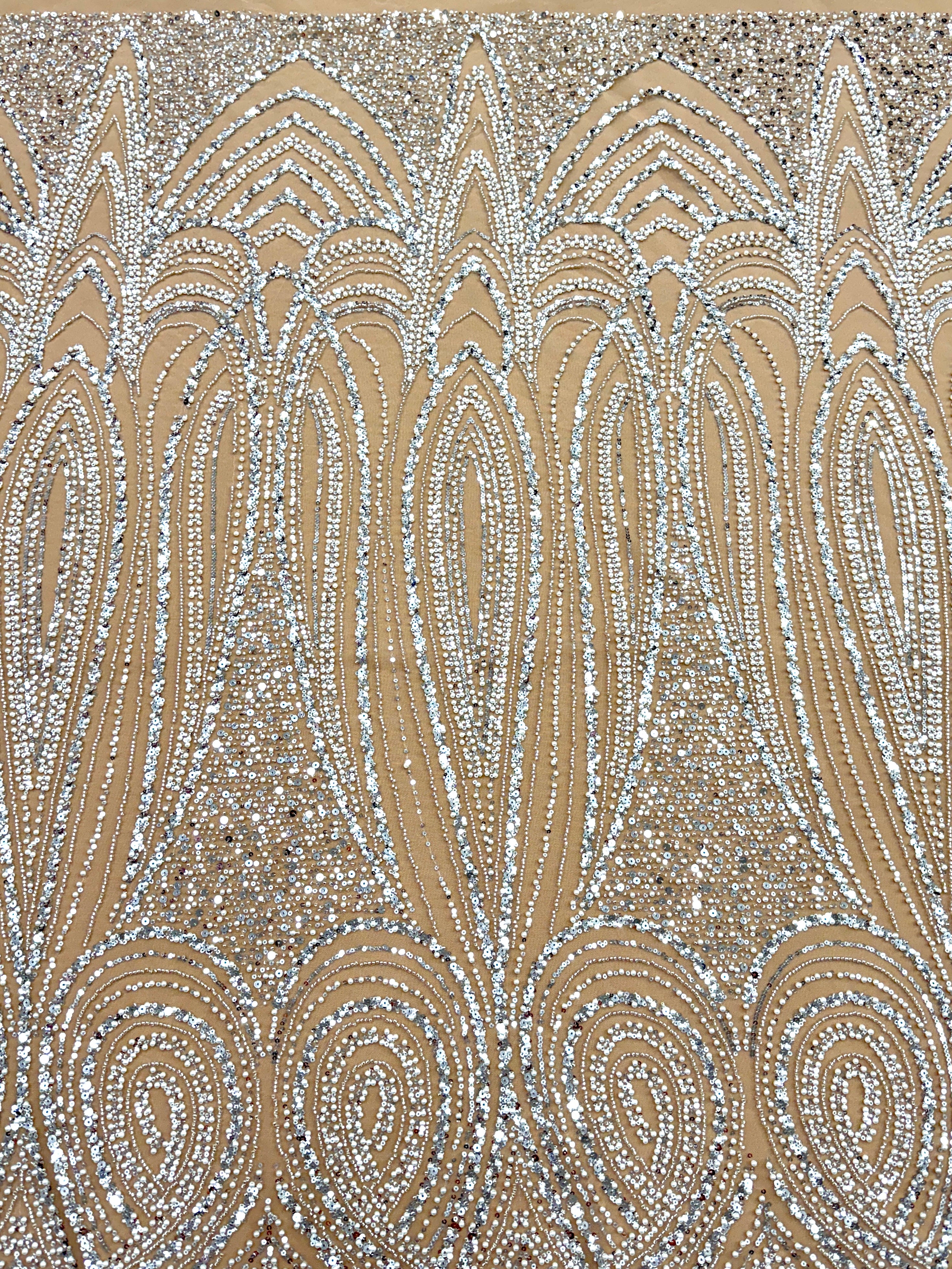 Dantela Couture Argintie pe Tulle Nude cu Model Geometric, cu Perle, Margele si Paiete
