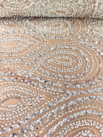 Dantela Couture Argintie pe Tulle Nude cu Model Geometric, cu Perle, Margele si Paiete