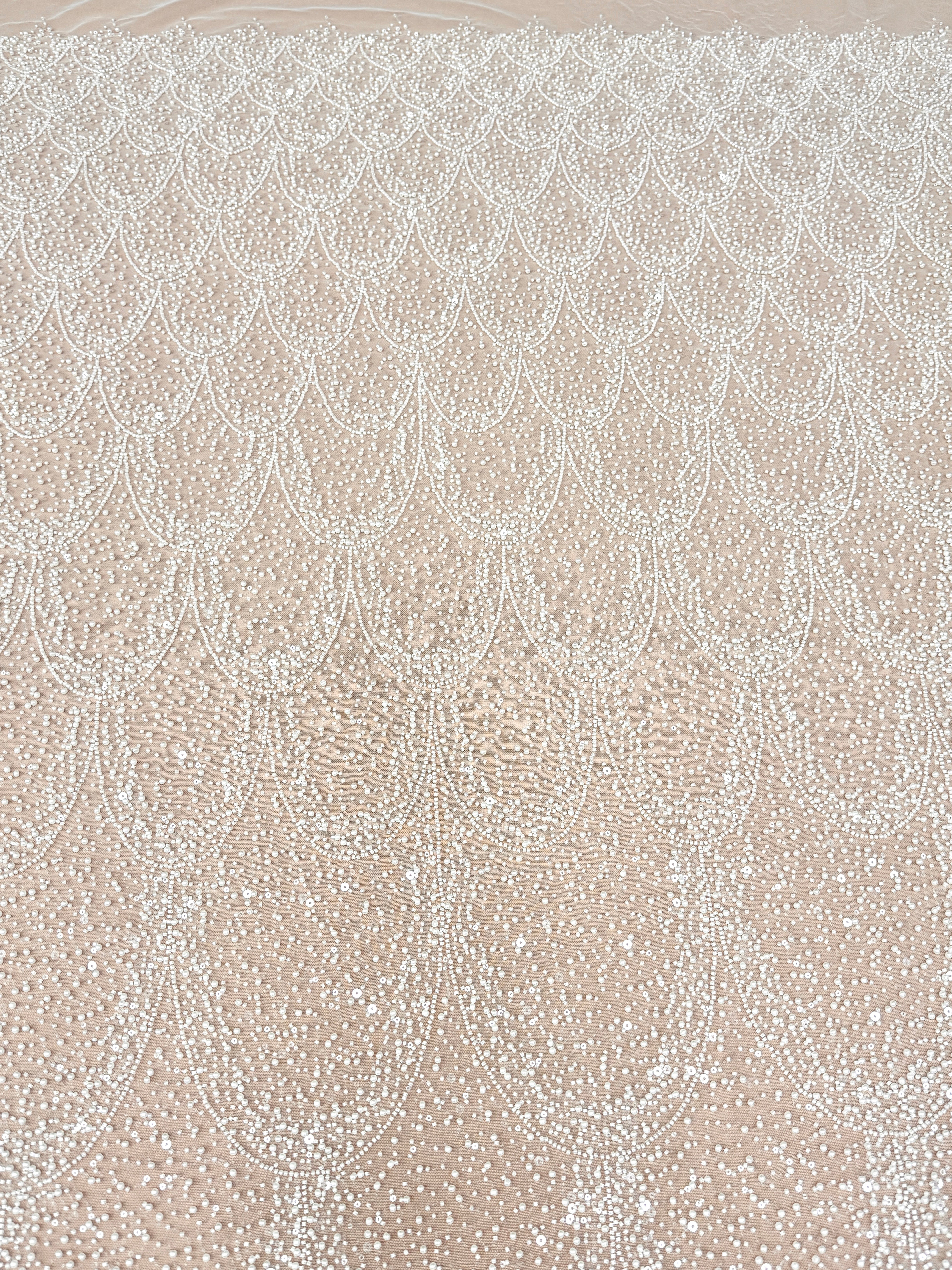 Dantela Ivory cu Model Geometric, cu Perle, Margele si Paiete