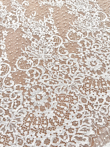 Dantela Chantilly Ivory cu Perle, Margele si Paiete - Cupon 3 m