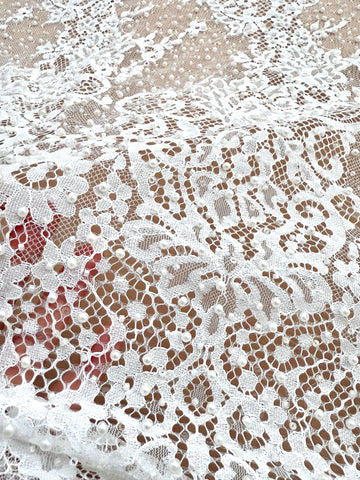 Dantela Chantilly Ivory cu Perle, Margele si Paiete - Cupon 3 m