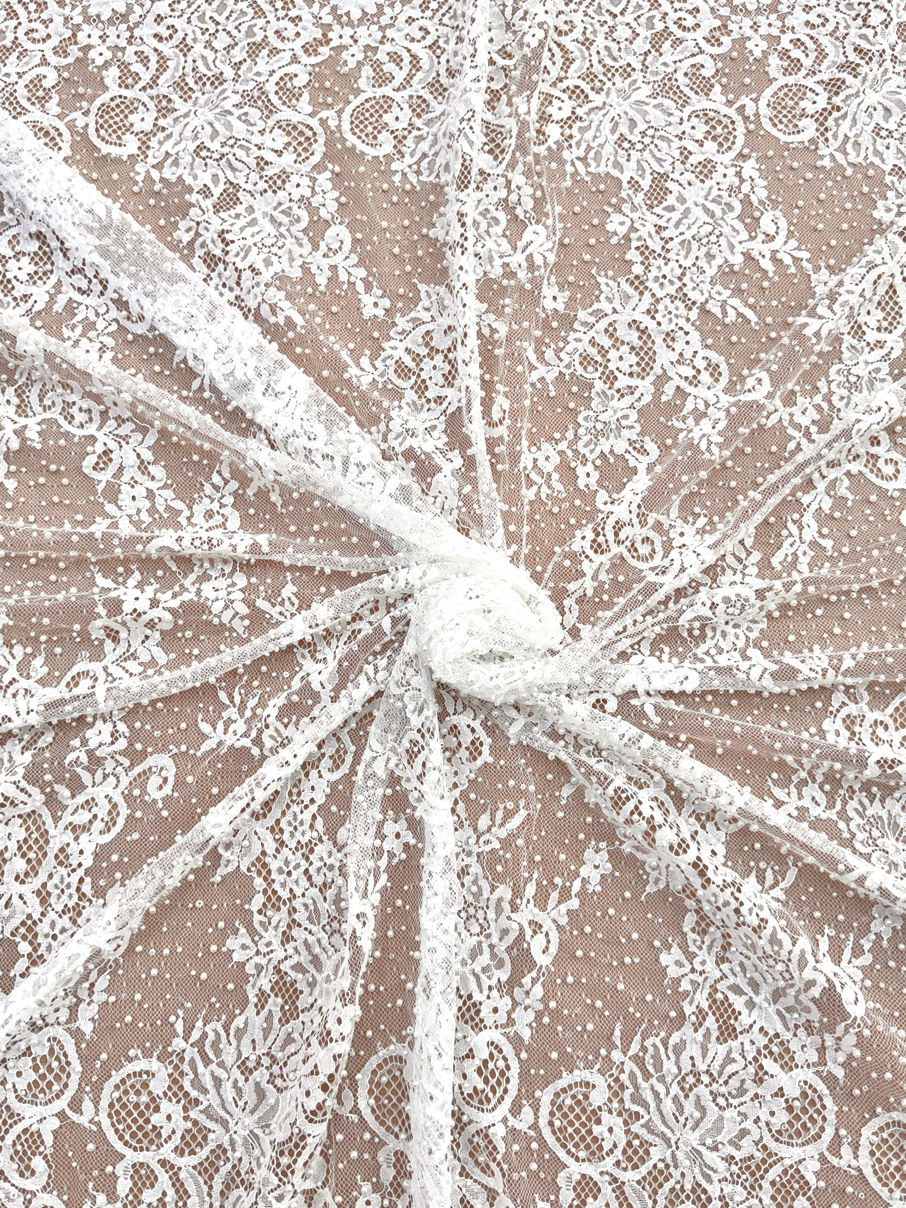 Dantela Chantilly Ivory cu Perle, Margele si Paiete - Cupon 3 m