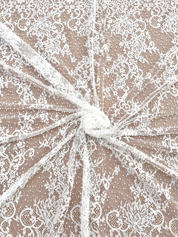 Dantela Chantilly Ivory cu Perle, Margele si Paiete - Cupon 3 m