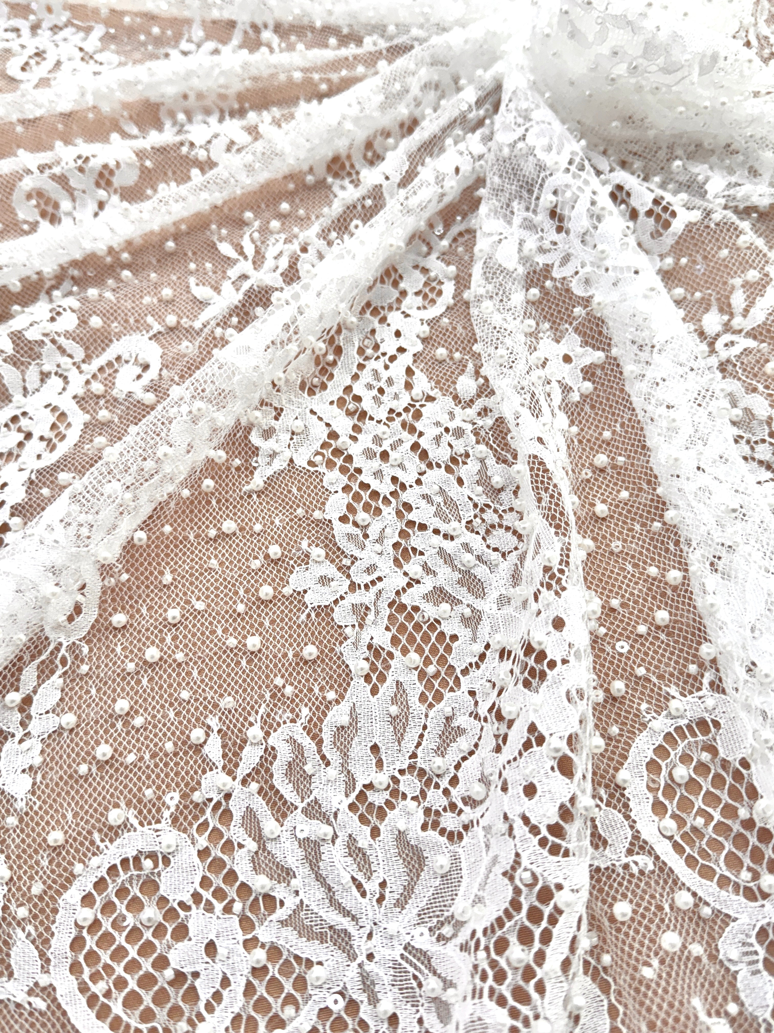 Dantela Chantilly Ivory cu Perle, Margele si Paiete - Cupon 3 m