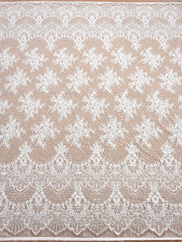 Dantela Chantilly Ivory cu Perle, Margele si Paiete - Cupon 3 m