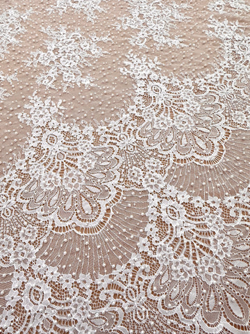 Dantela Chantilly Ivory cu Perle, Margele si Paiete - Cupon 3 m