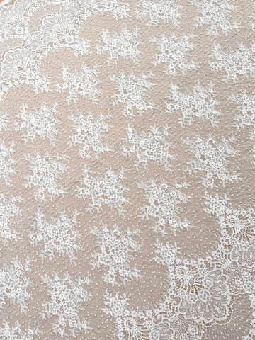 Dantela Chantilly Ivory cu Perle, Margele si Paiete - Cupon 3 m