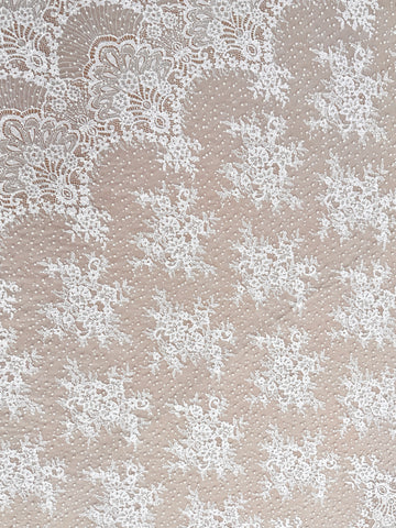 Dantela Chantilly Ivory cu Perle, Margele si Paiete - Cupon 3 m