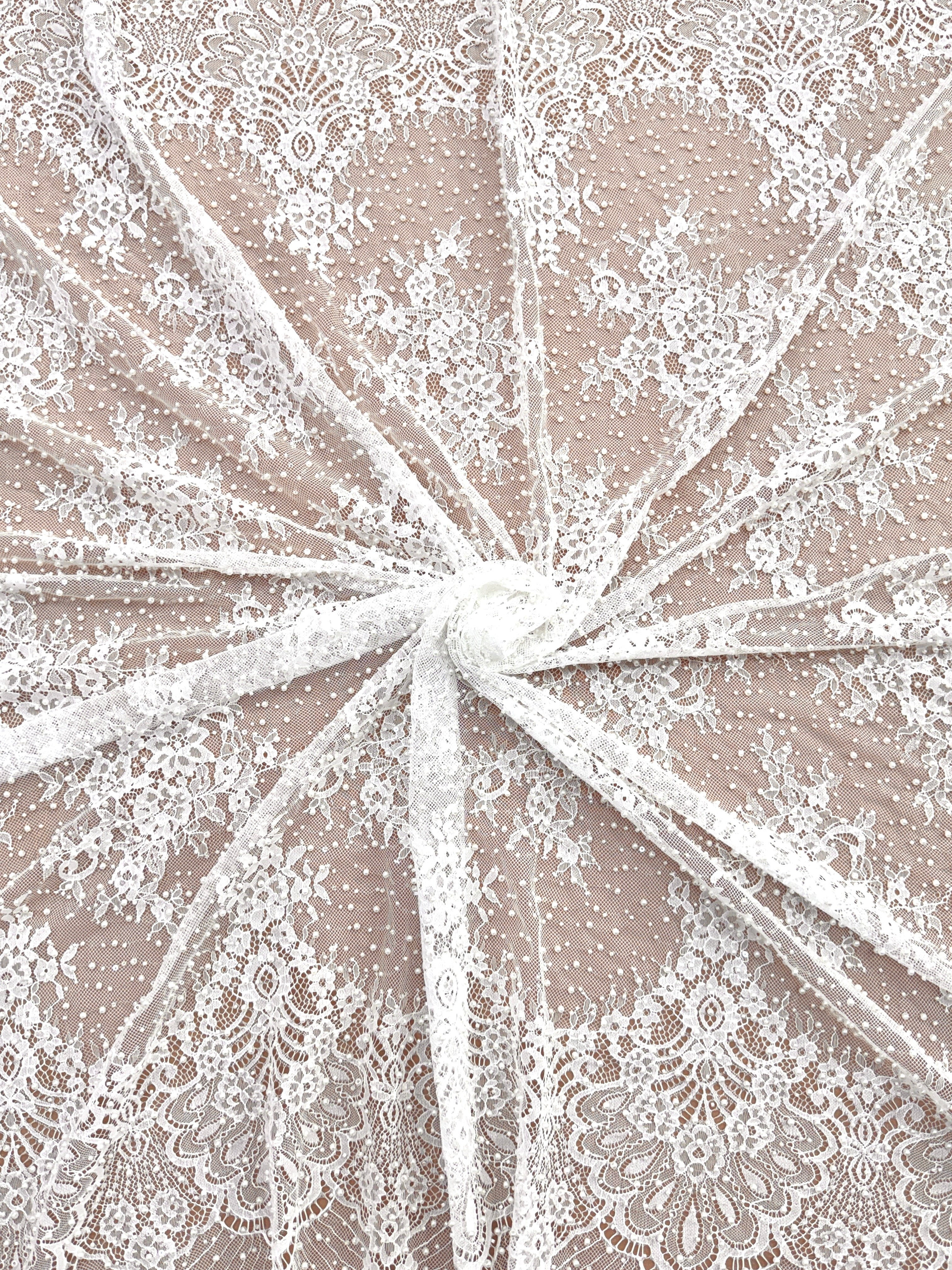 Dantela Chantilly Ivory cu Perle, Margele si Paiete - Cupon 3 m