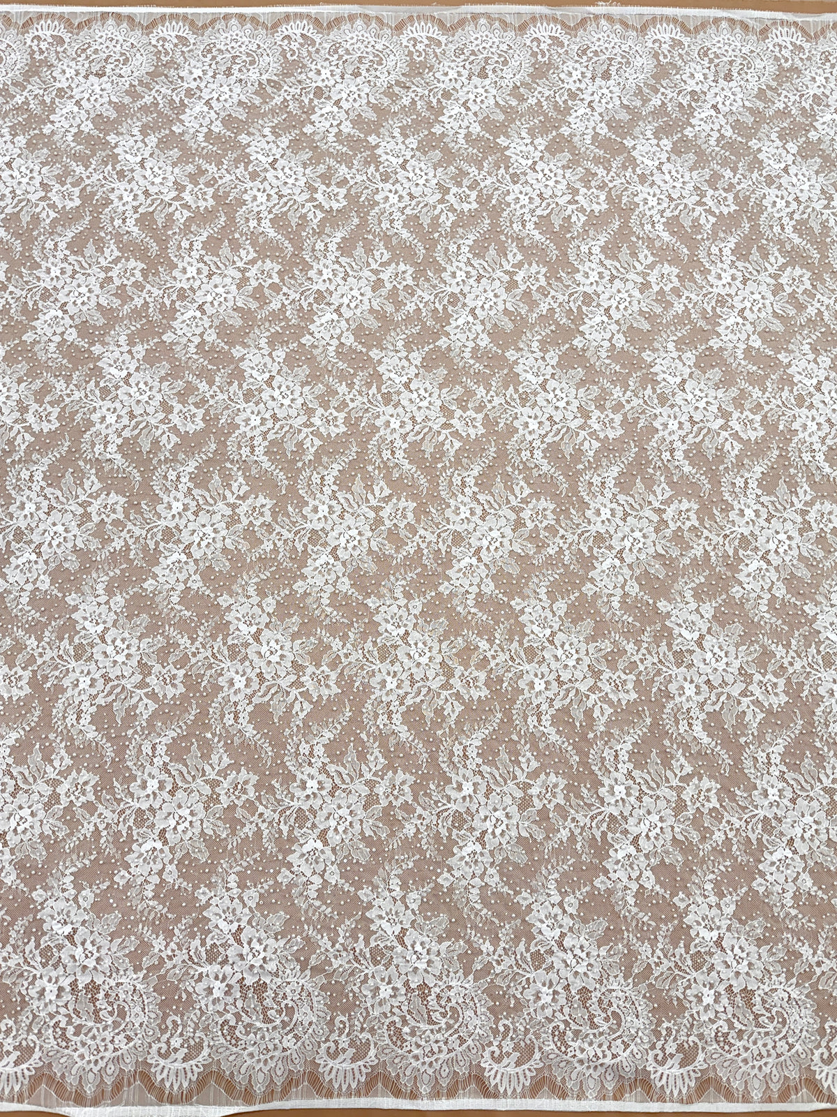 Dantela Chantilly Ivory cu Perle, Margele si Paiete - Cupon 3 m