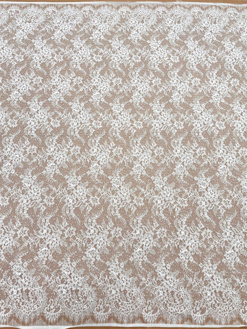 Dantela Chantilly Ivory cu Perle, Margele si Paiete - Cupon 3 m