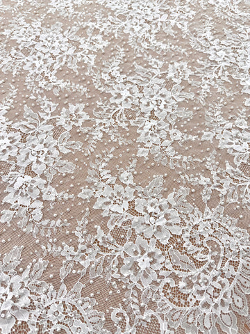 Dantela Chantilly Ivory cu Perle, Margele si Paiete - Cupon 3 m