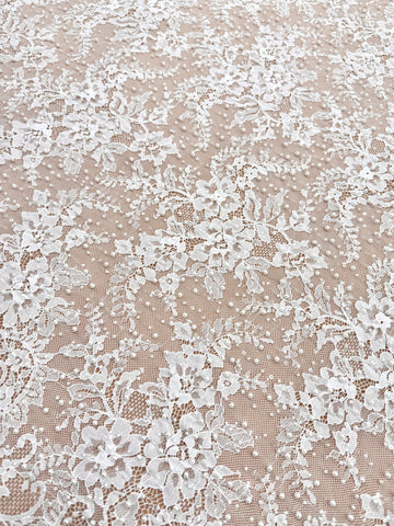 Dantela Chantilly Ivory cu Perle, Margele si Paiete - Cupon 3 m