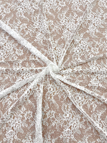 Dantela Chantilly Ivory cu Perle, Margele si Paiete - Cupon 3 m