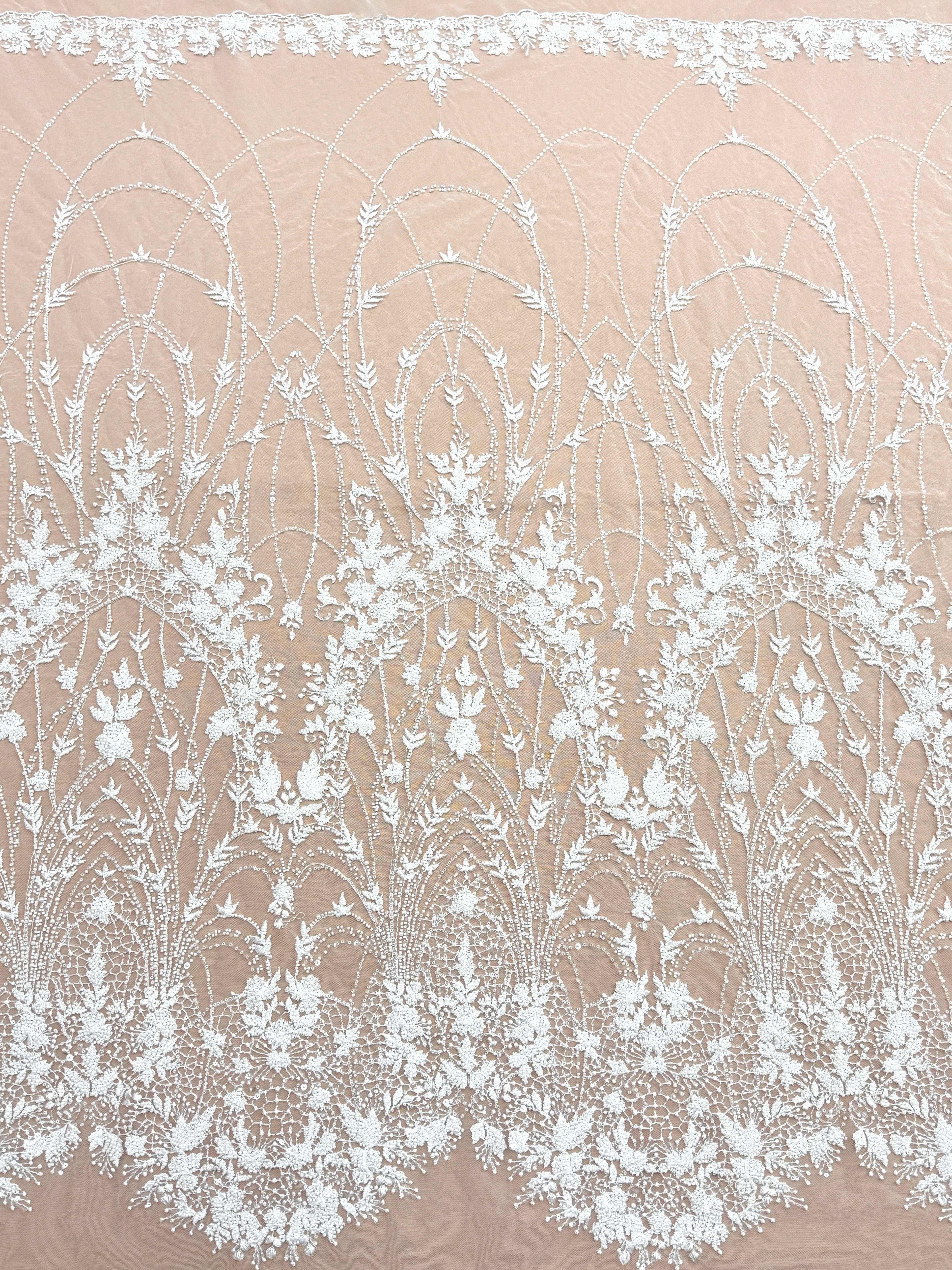 Dantela Ivory cu Model Geometric, cu Perle, Margele si Paiete