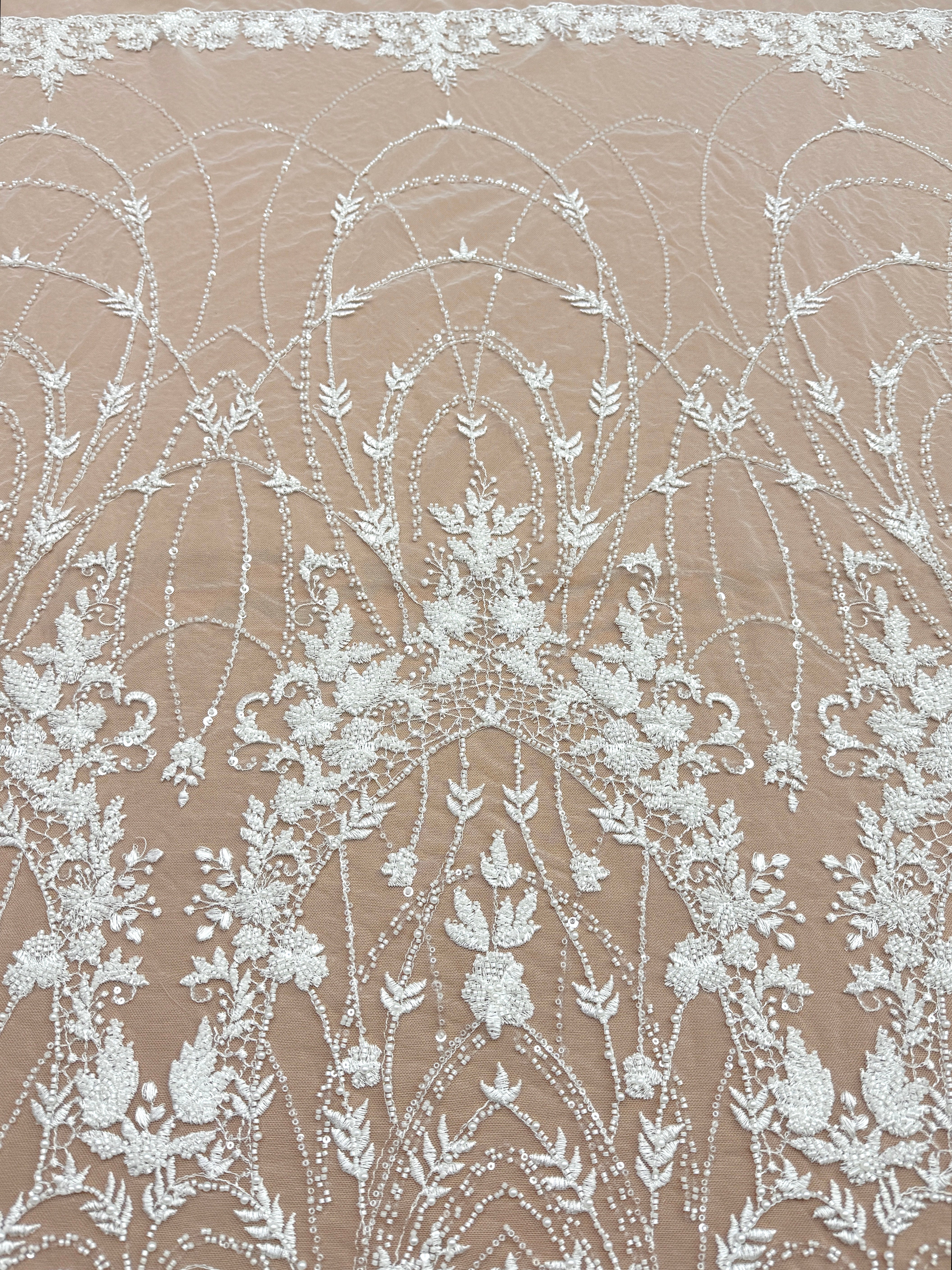 Dantela Ivory cu Model Geometric, cu Perle, Margele si Paiete