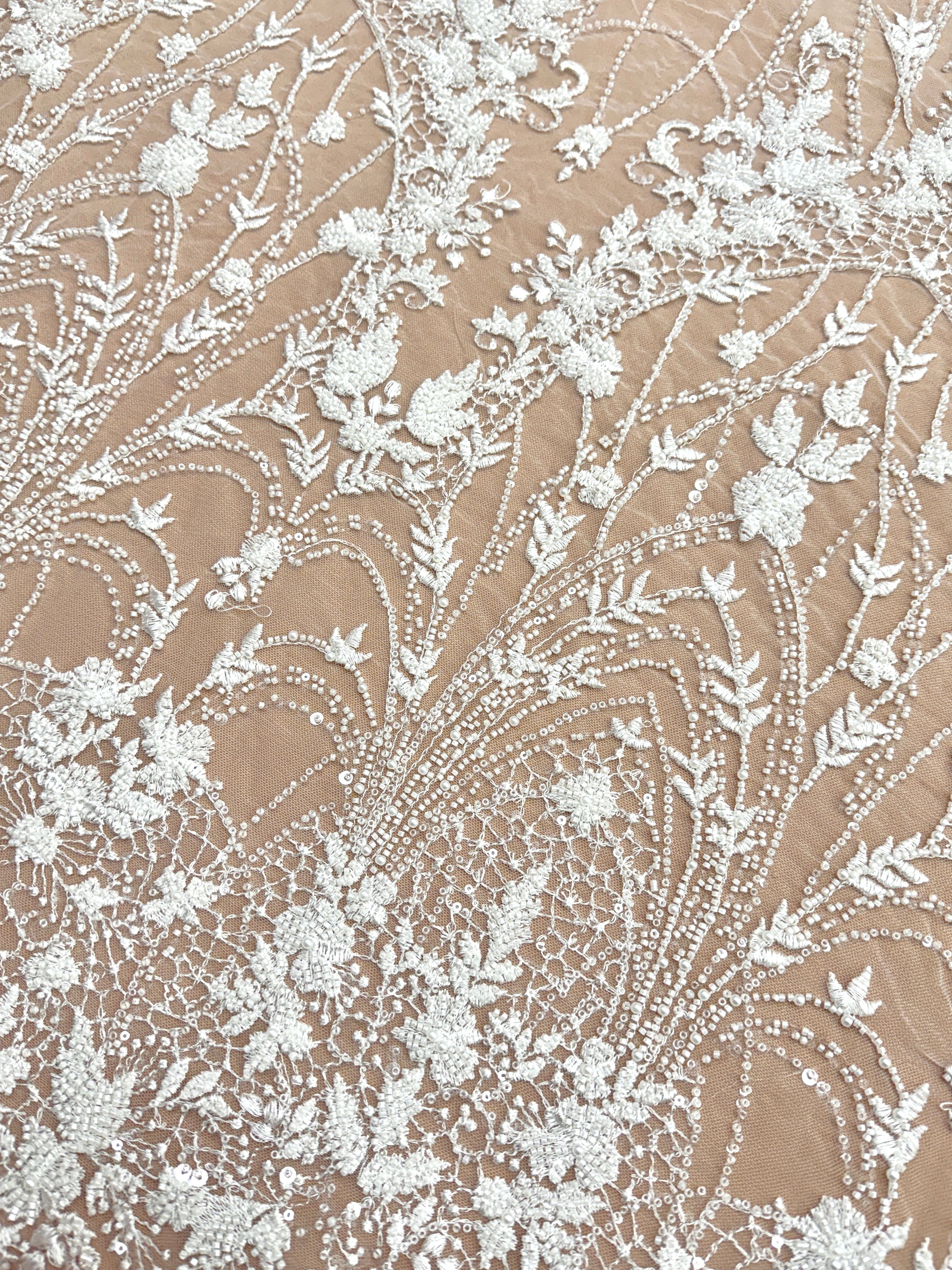 Dantela Ivory cu Model Geometric, cu Perle, Margele si Paiete