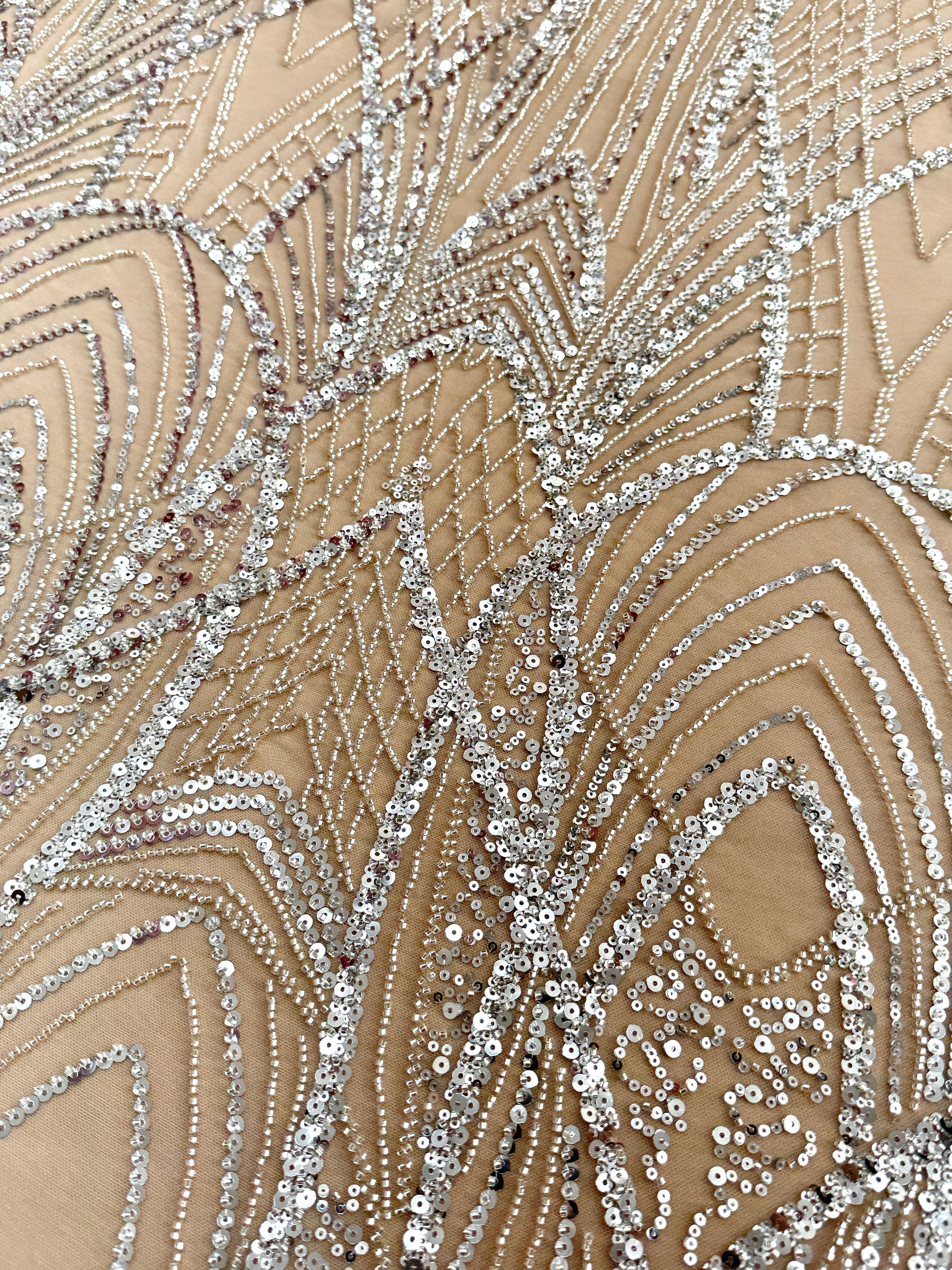 Dantela Couture Argintie pe Tulle Nude cu Panou, cu Margele si Paiete