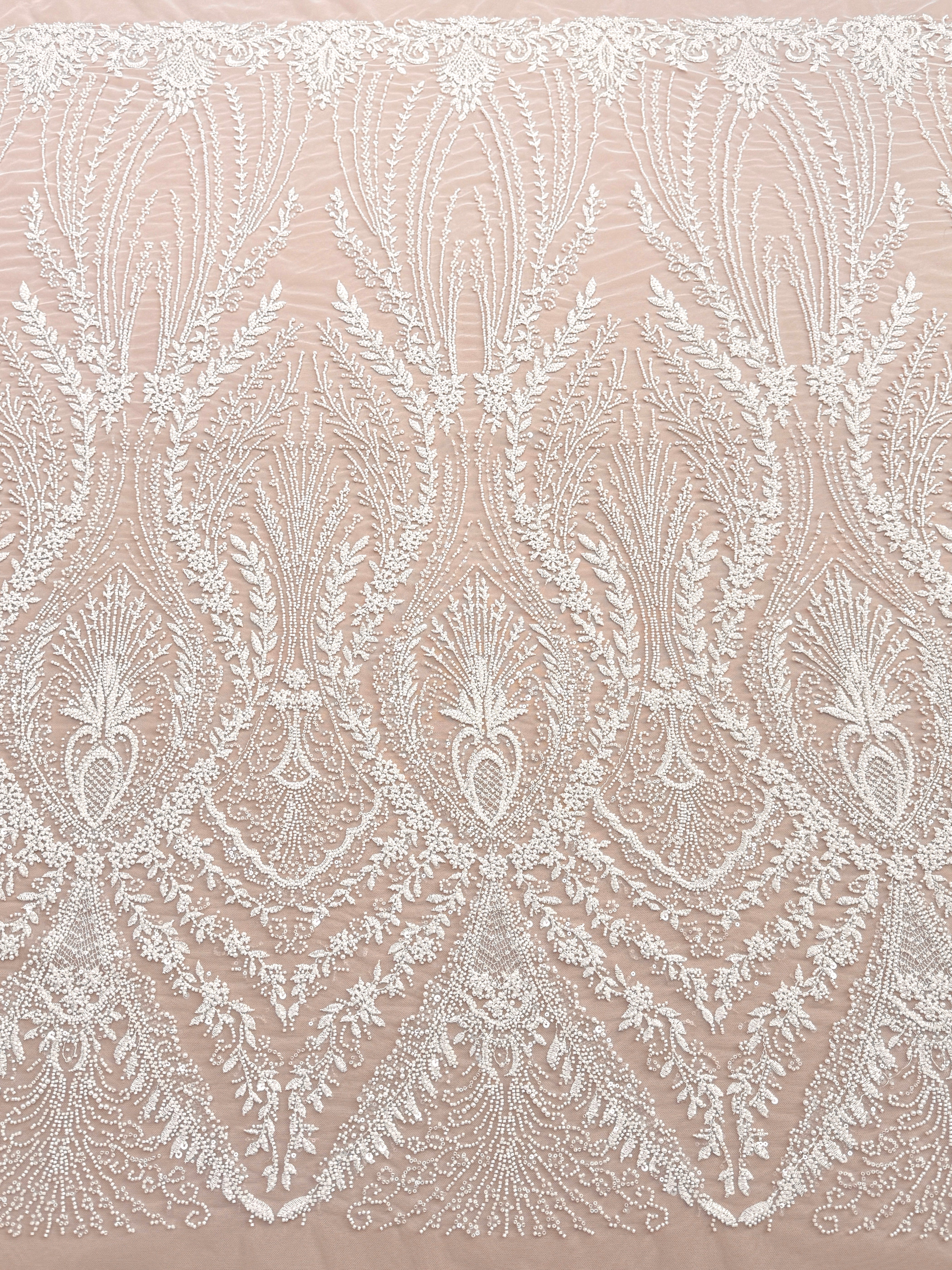 Dantela Ivory cu Model Geometric, cu Perle, Margele si Paiete